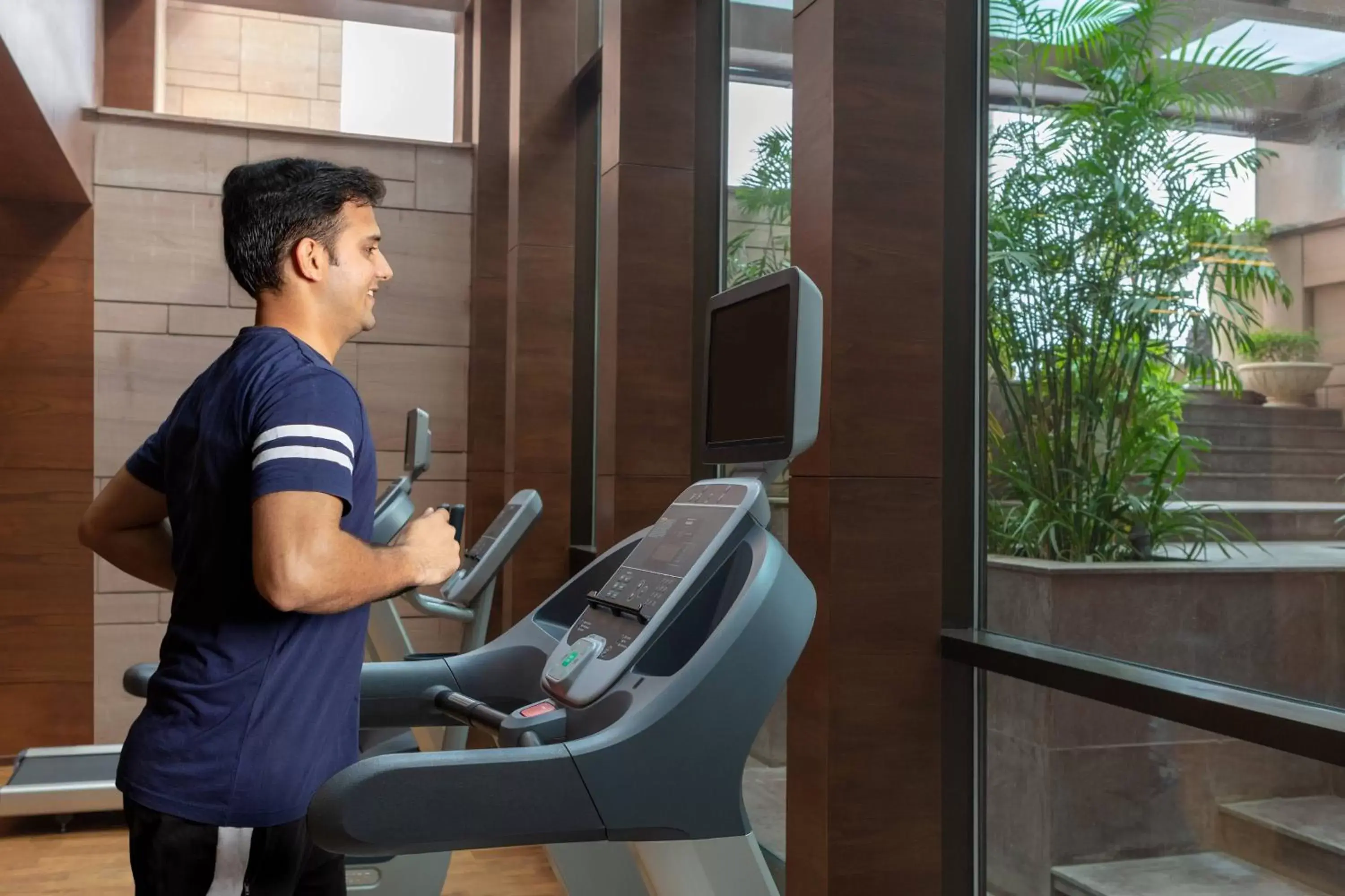 Fitness centre/facilities in Courtyard by Marriott Raipur