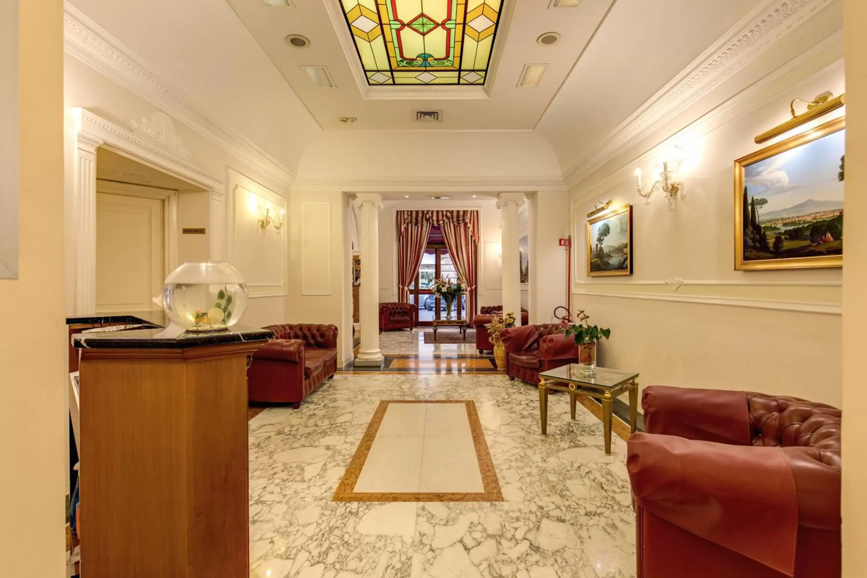 Seating area, Lobby/Reception in Hotel Contilia