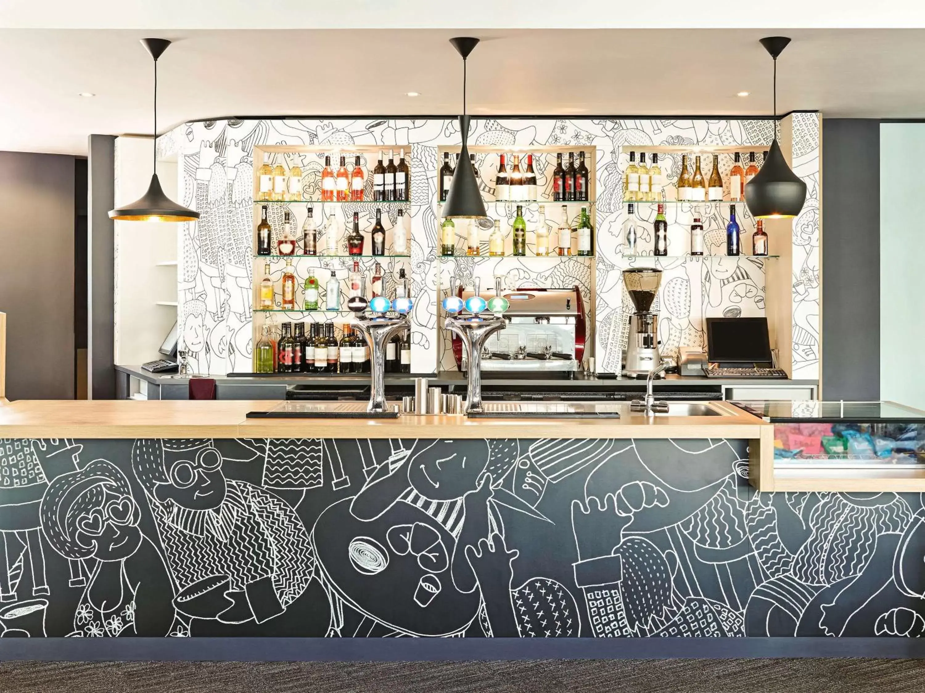 Lounge or bar, Lounge/Bar in ibis Birmingham International Airport – NEC
