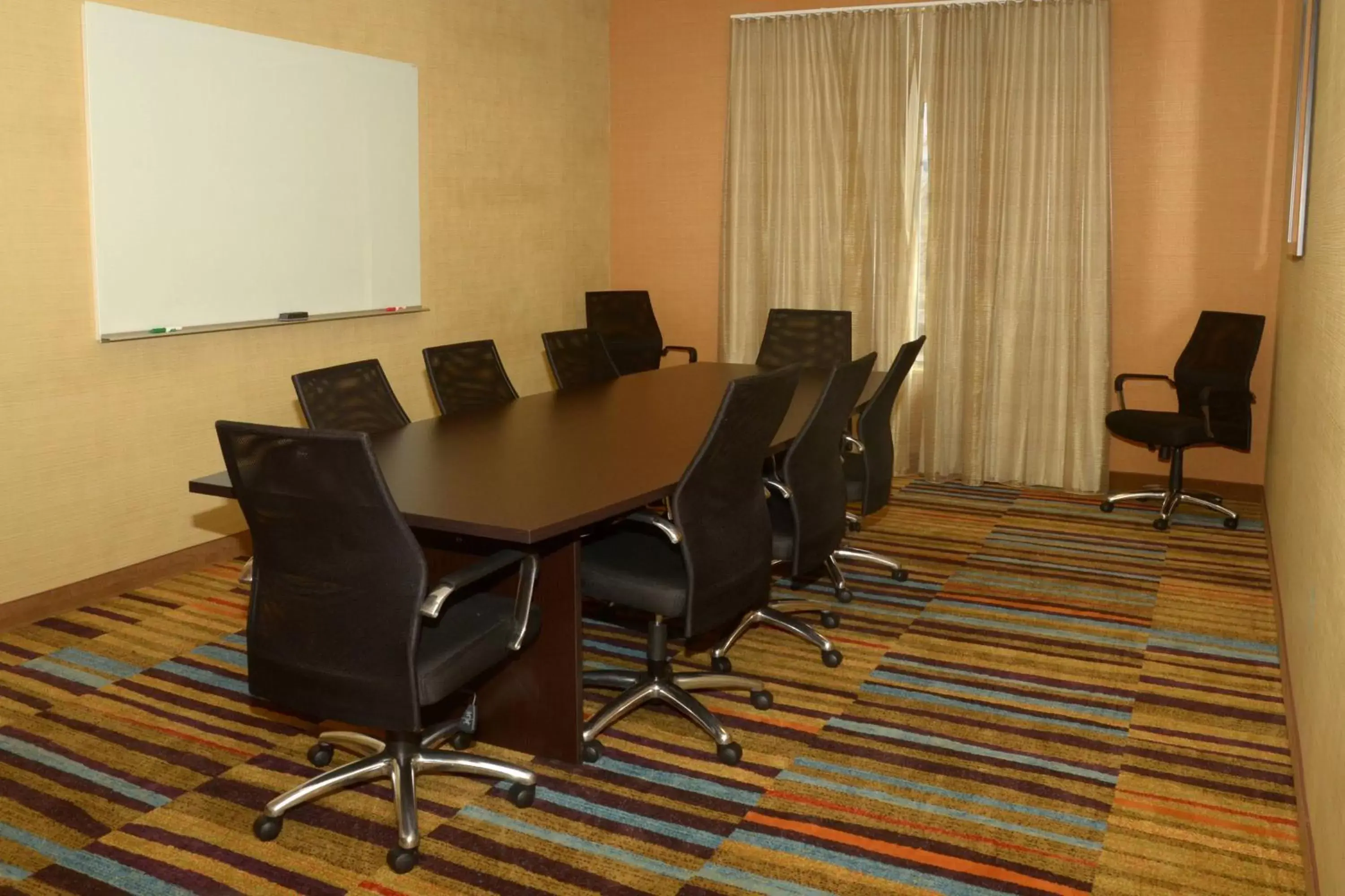 Meeting/conference room in Fairfield Inn & Suites by Marriott Fairmont