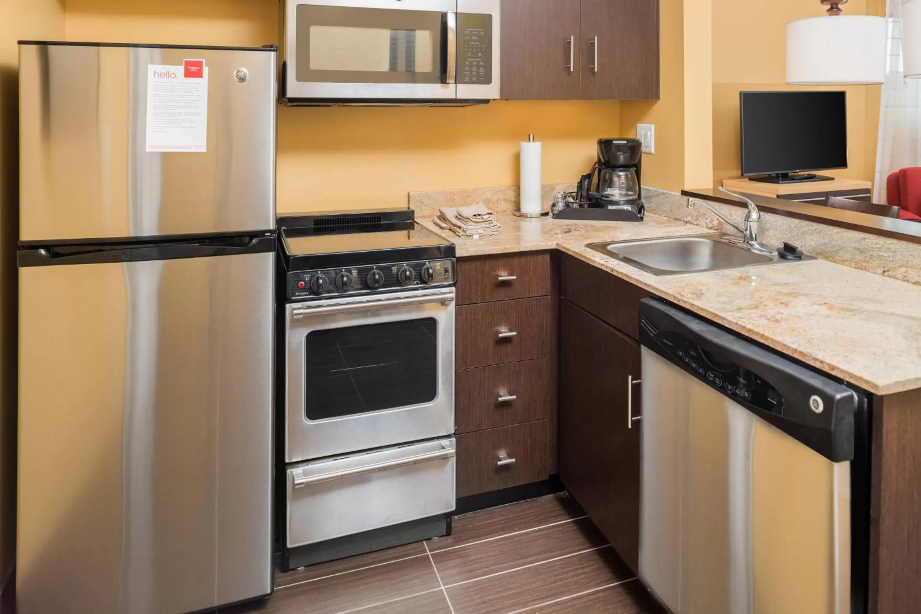 Bedroom, Kitchen/Kitchenette in TownePlace Suites by Marriott New Hartford