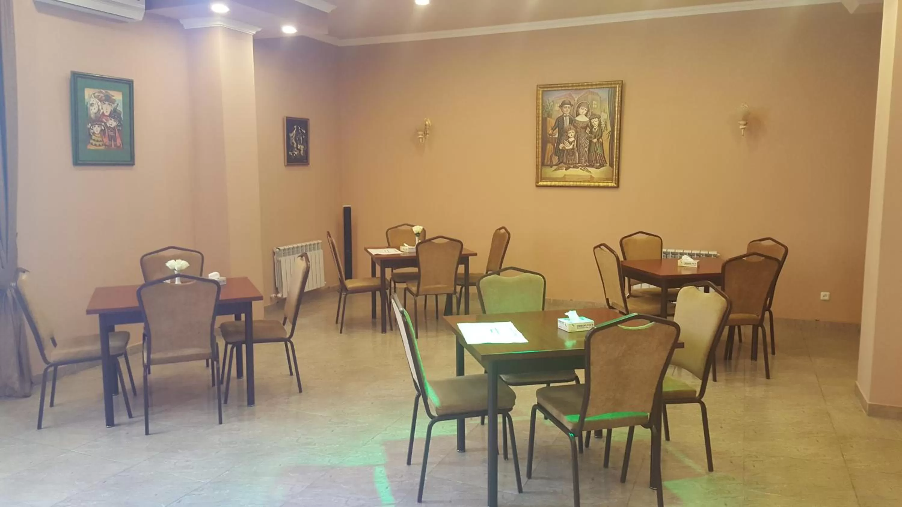 Activities, Restaurant/Places to Eat in Eridana Hotel