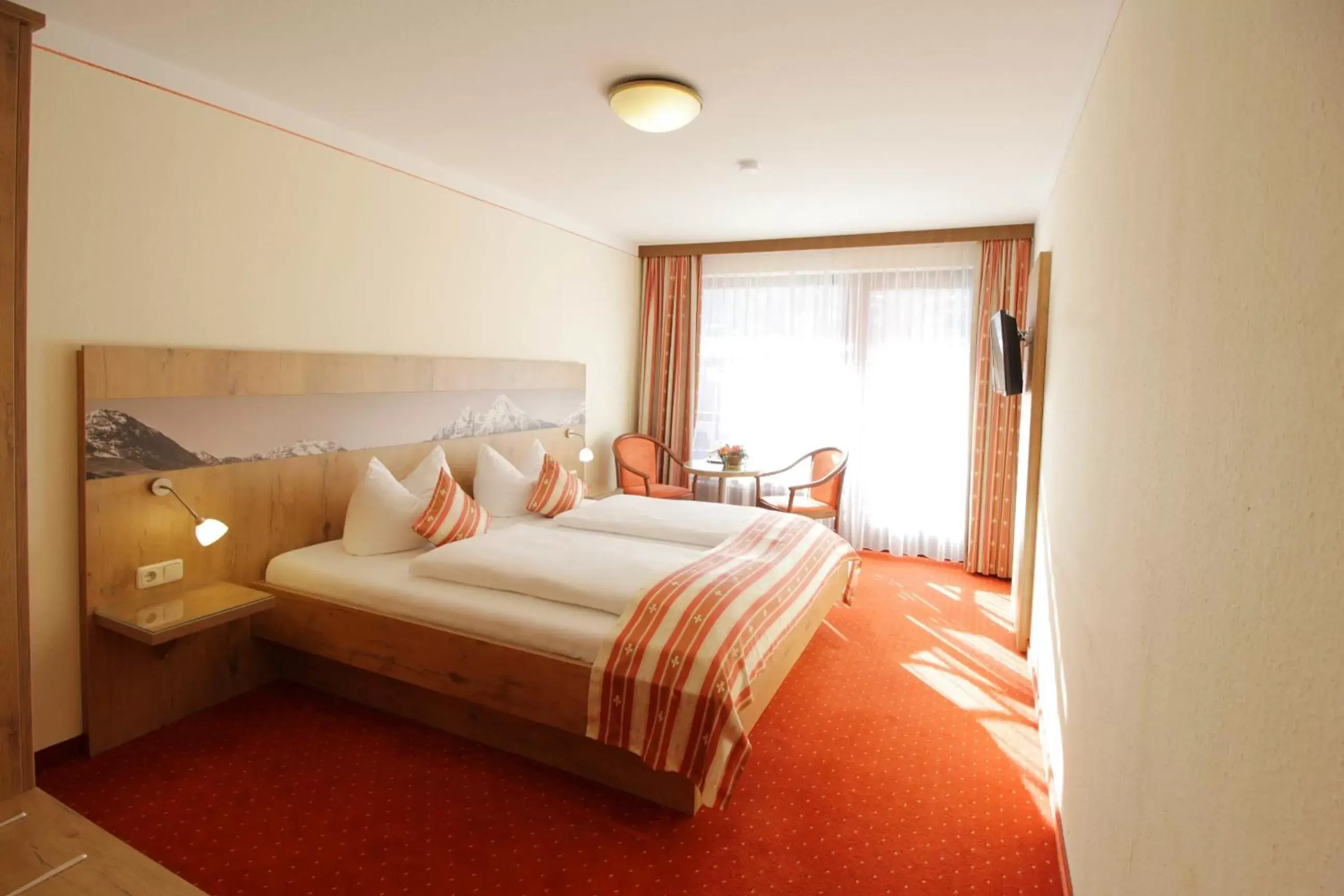 Bedroom, Bed in Alpenhotel Brennerbascht