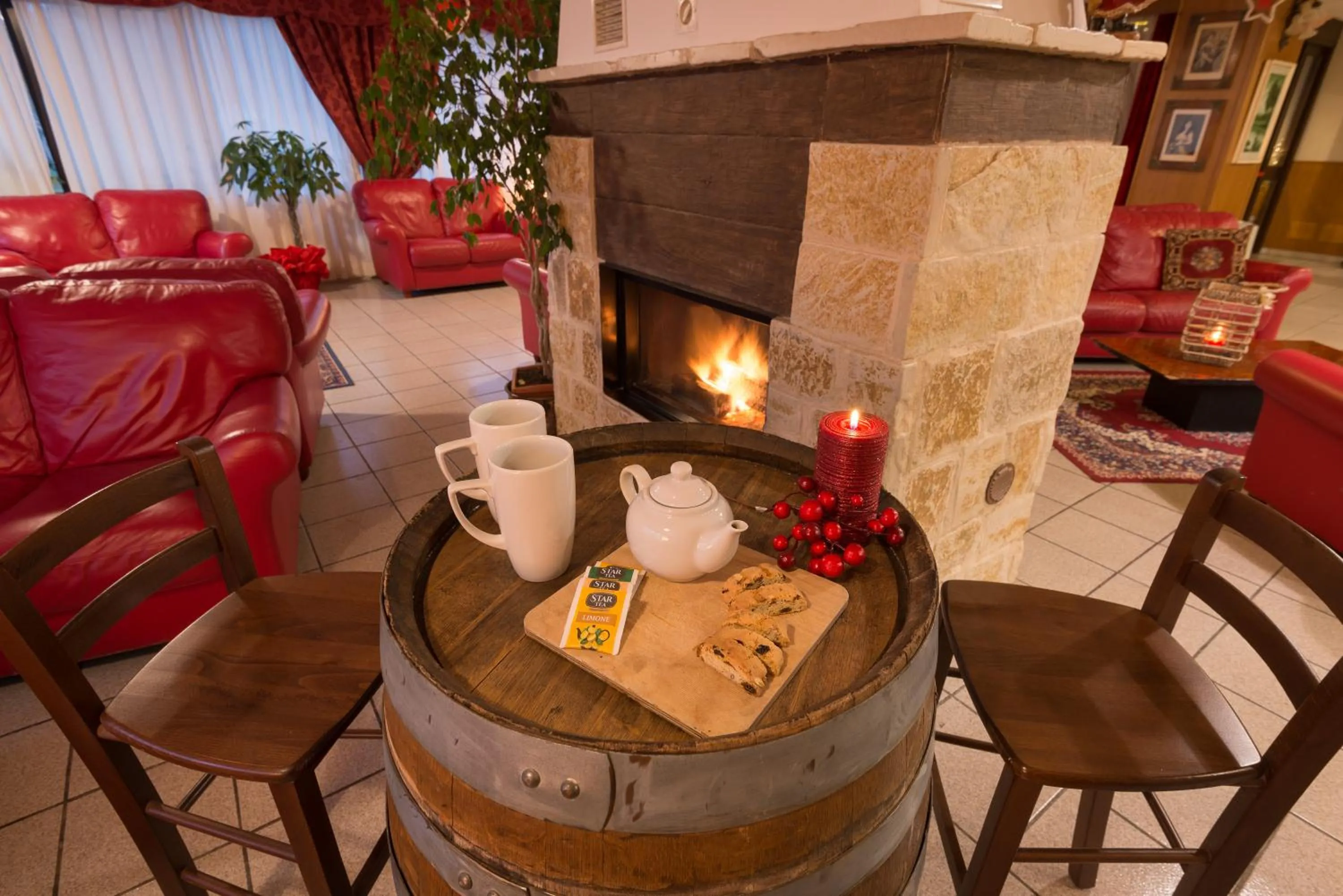 Communal lounge/ TV room in Hotel Iris