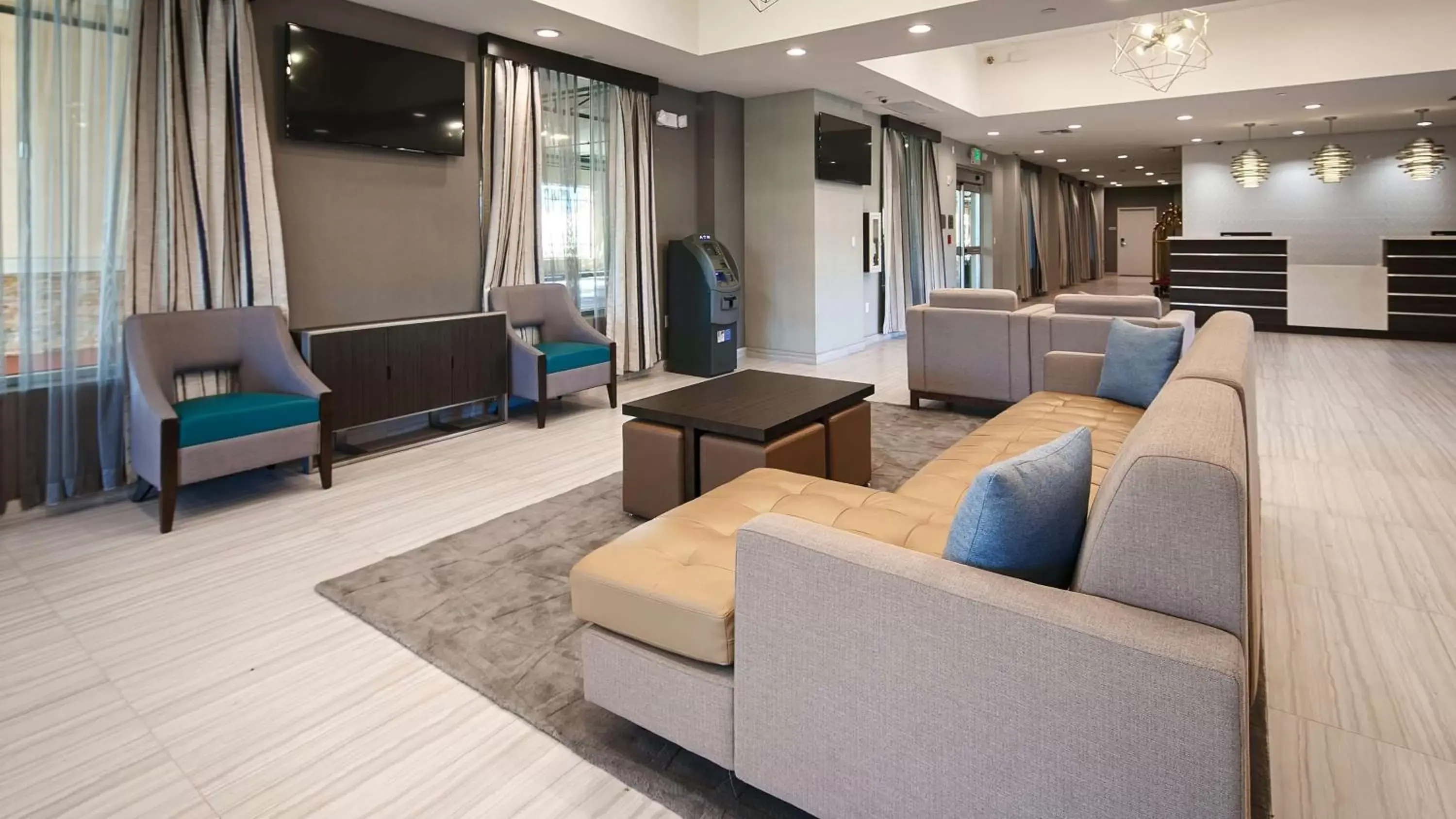 Lobby or reception, Seating Area in Best Western Plus Gardena-Los Angeles Inn & Suites