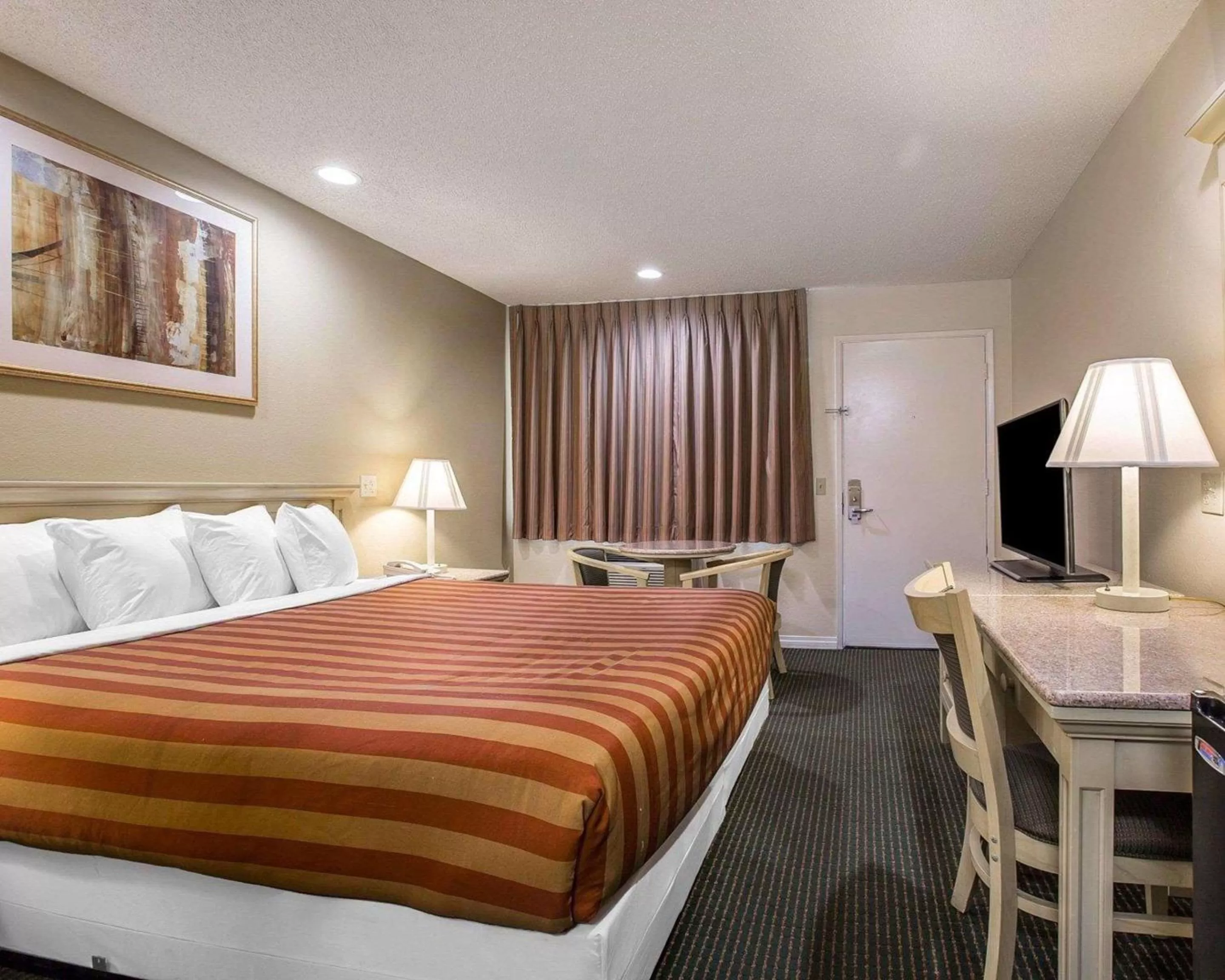 Photo of the whole room, Bed in Rodeway Inn Santee San Diego East