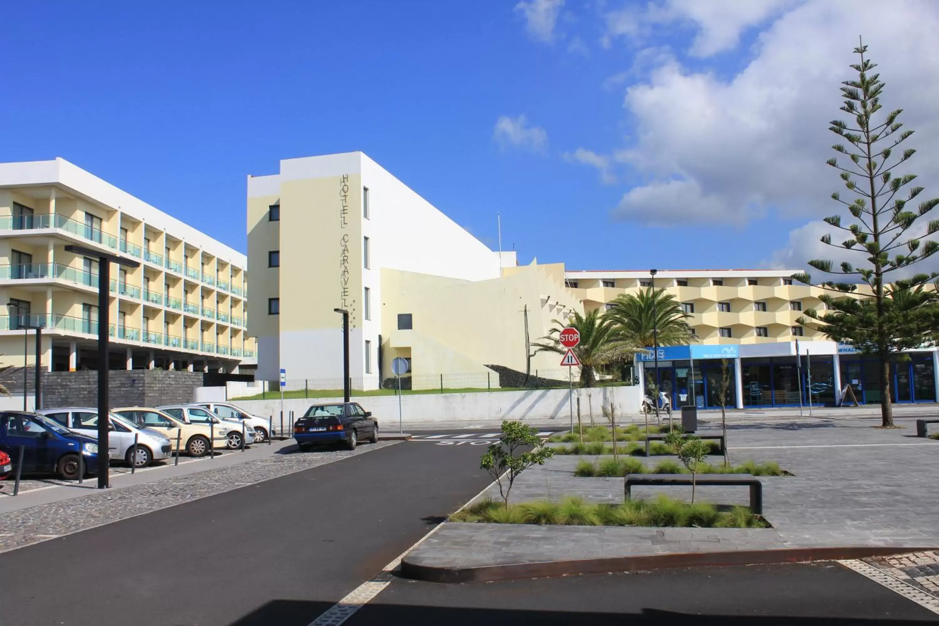 Facade/entrance, Property Building in Hotel Caravelas