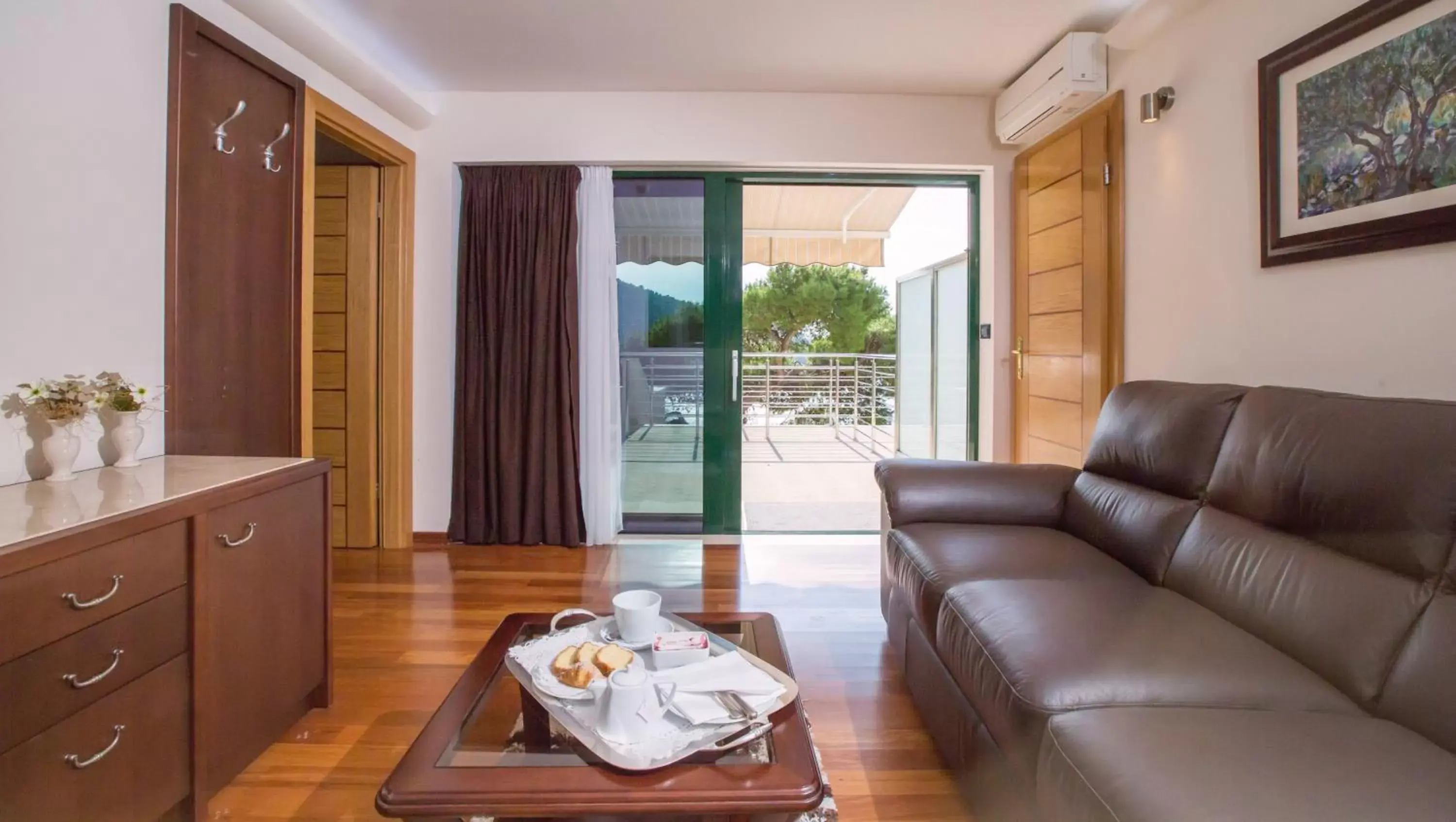 Suite with Balcony and Partial Sea View in Boutique Hotel More