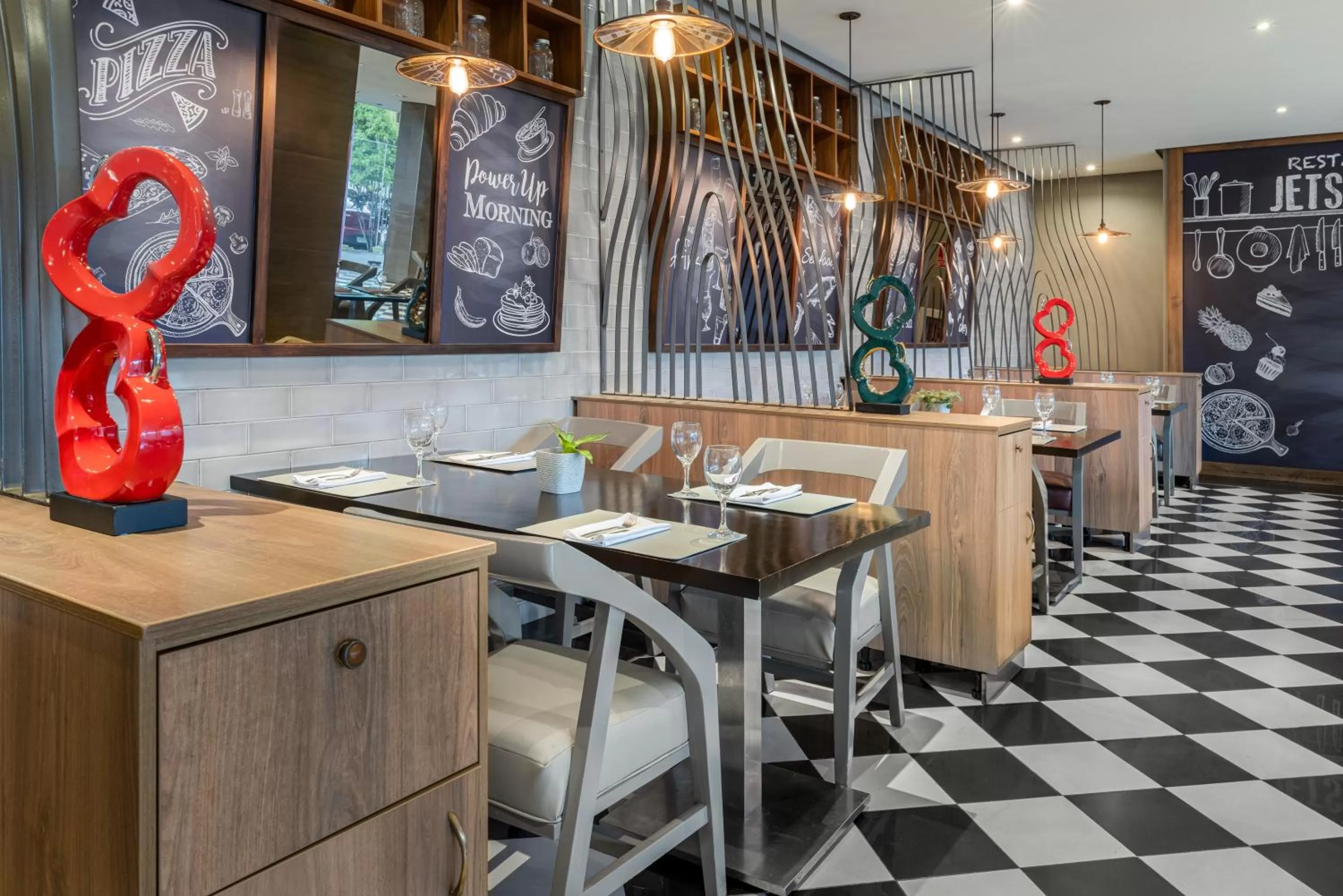 Restaurant/places to eat in Crowne Plaza Airport by IHG