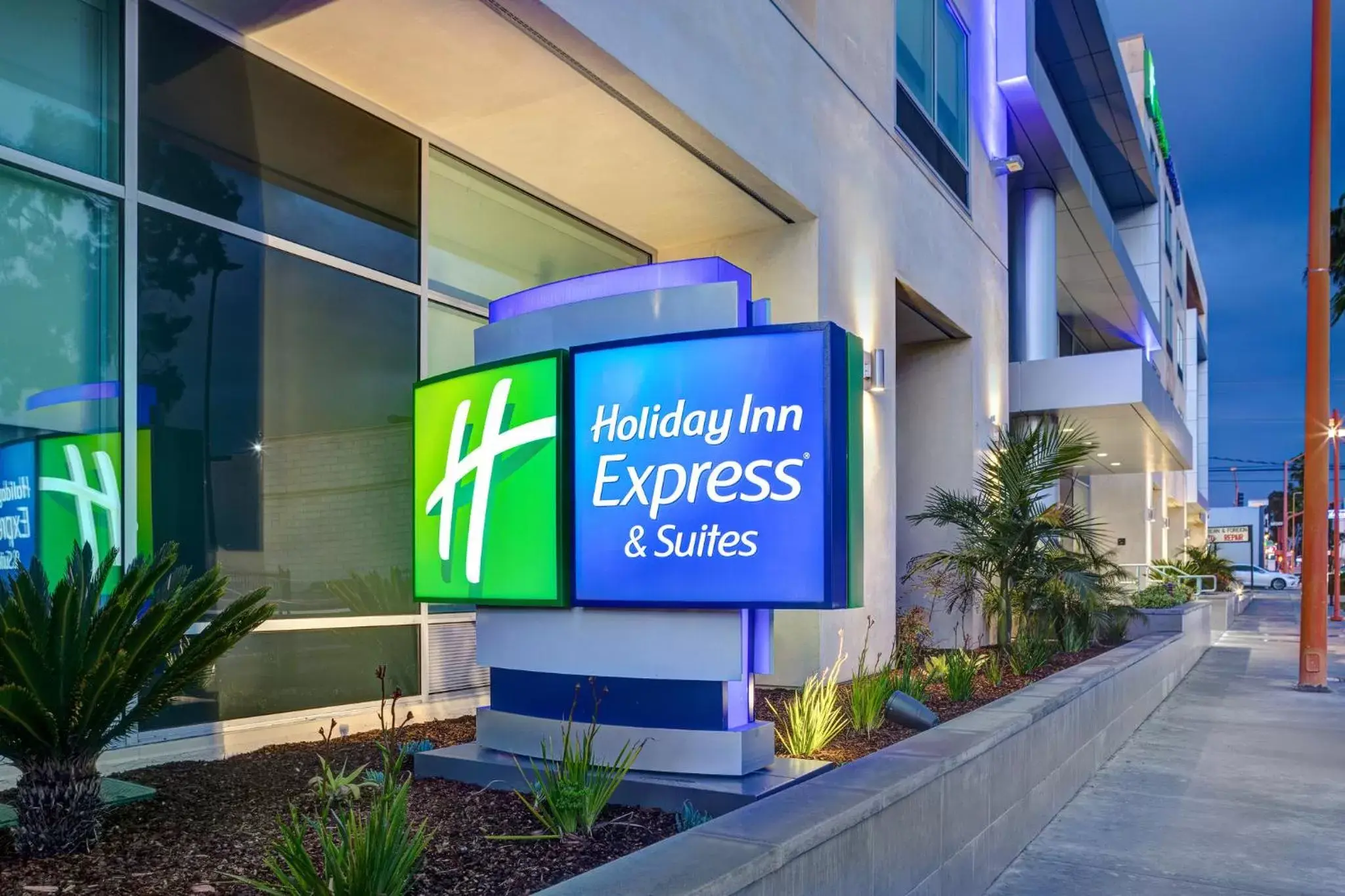 Property building in Holiday Inn Express & Suites - Glendale Downtown