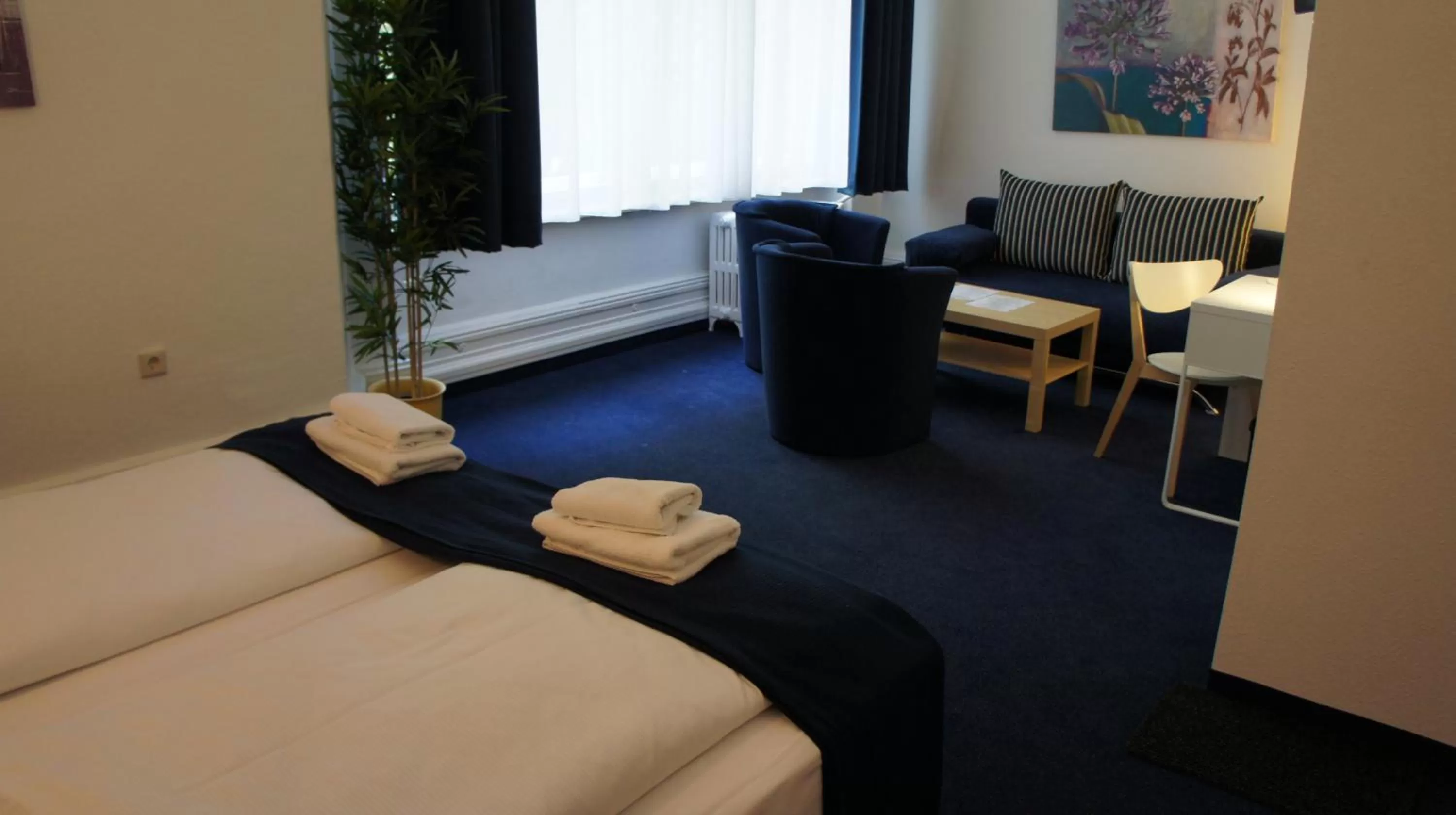 Photo of the whole room, Bed in Hotel Seifert Berlin am Kurfürstendamm