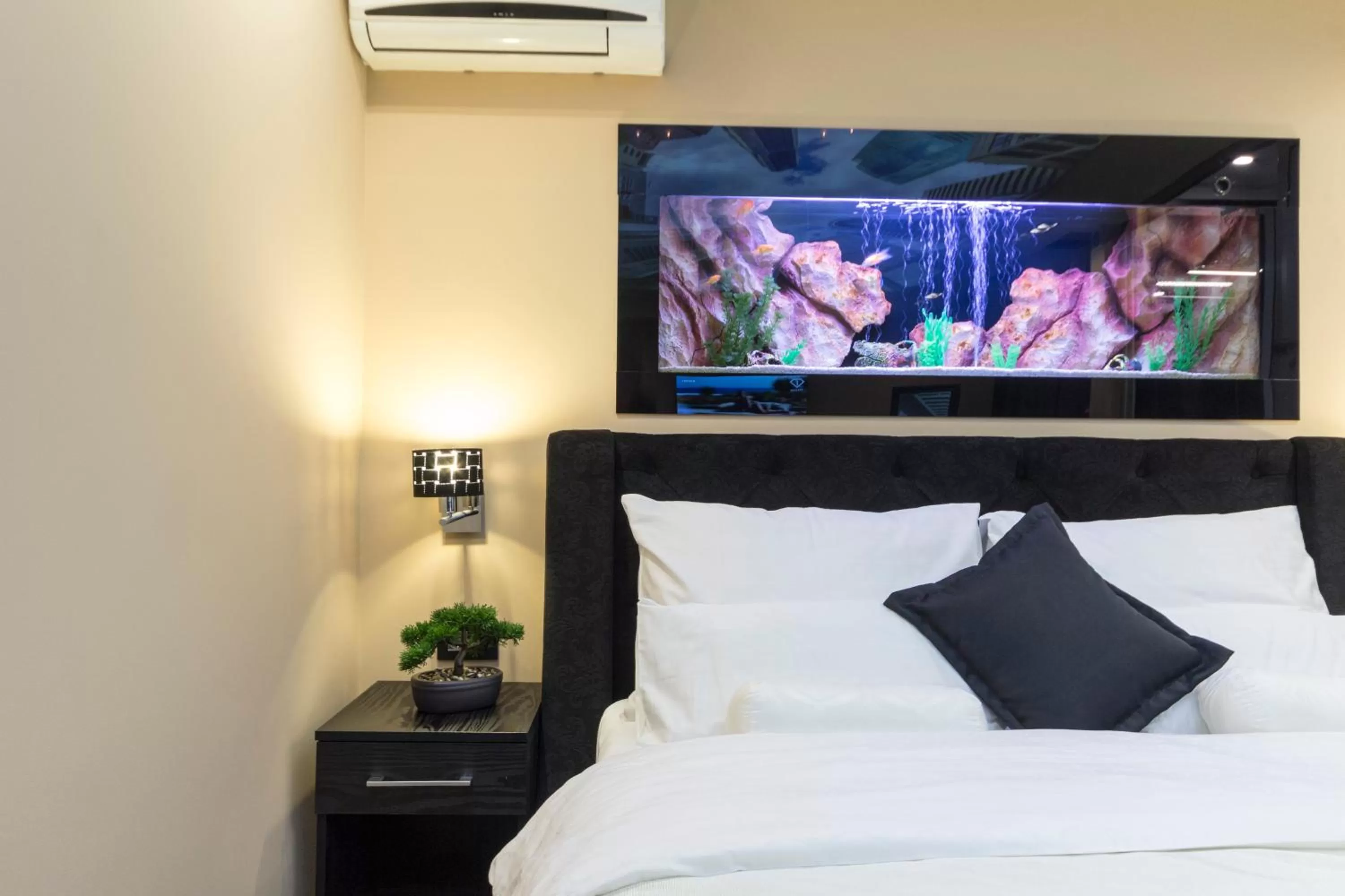 Bed in Madison - Square Sava