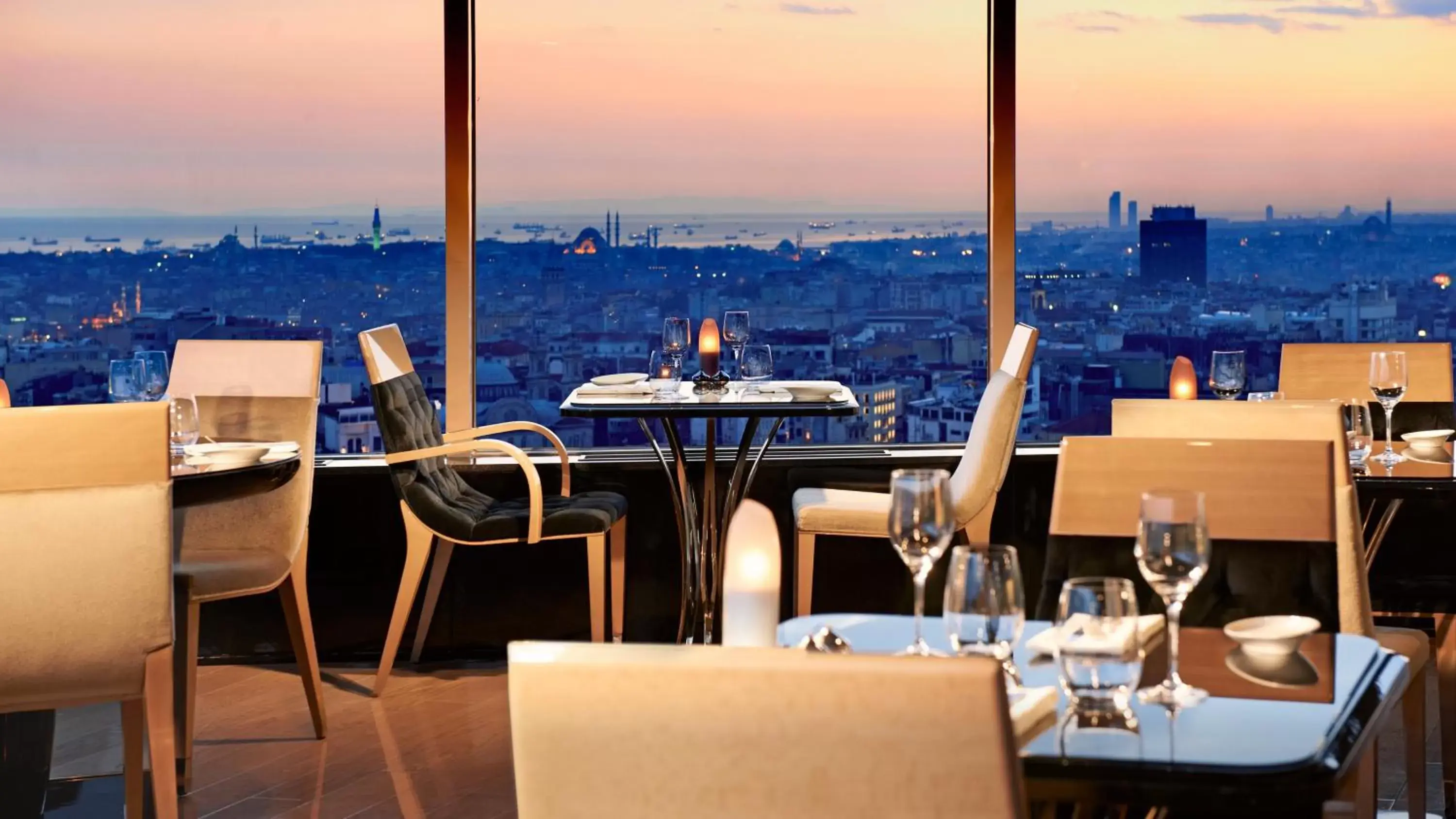 Lounge or bar, Restaurant/Places to Eat in InterContinental Istanbul, an IHG Hotel