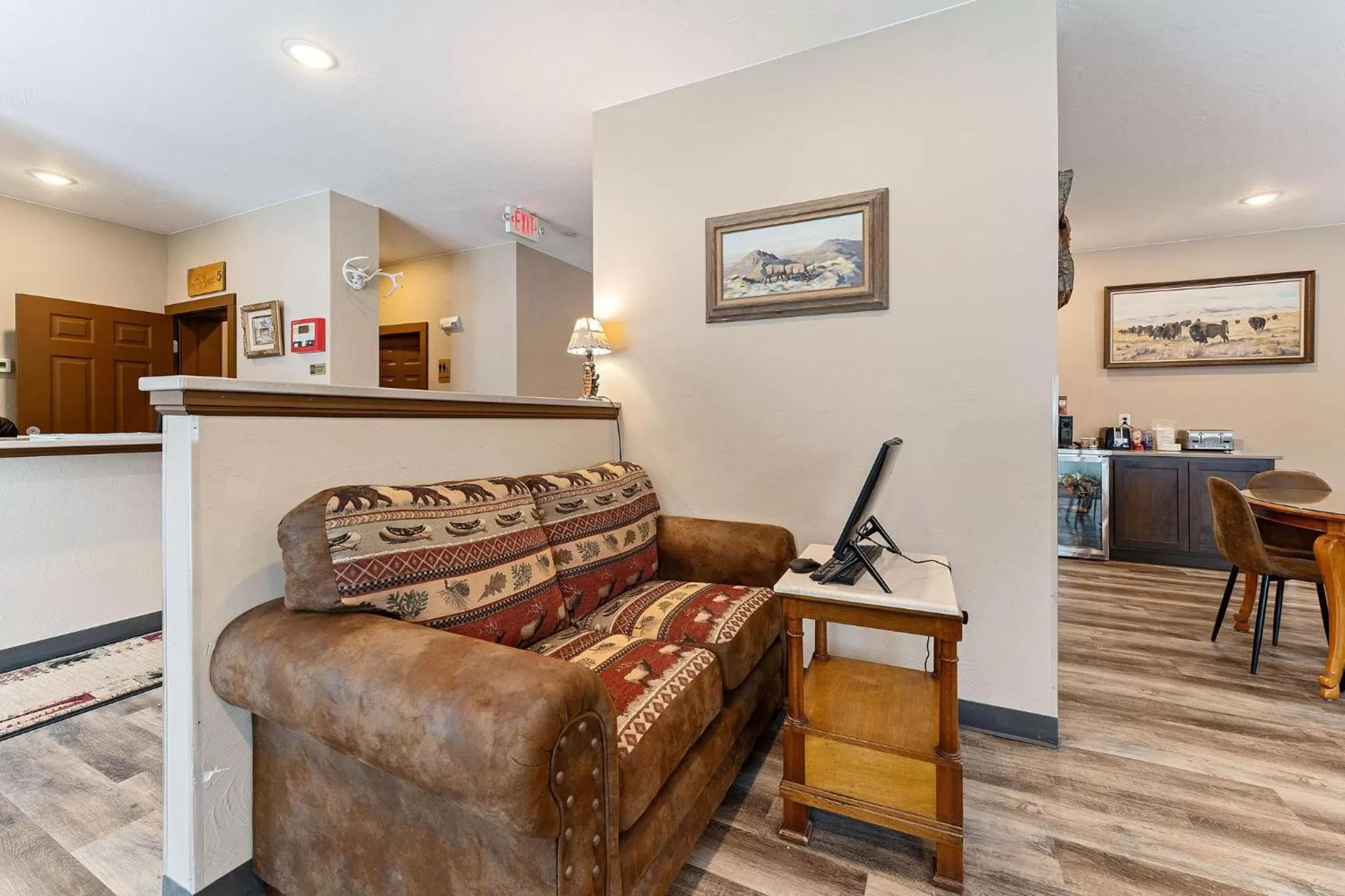 Seating area in Wagon Wheel Hotel