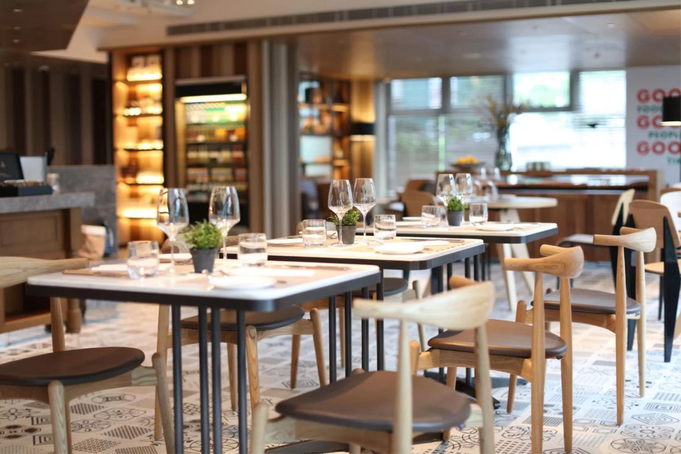 Restaurant/places to eat in Hotel Stage