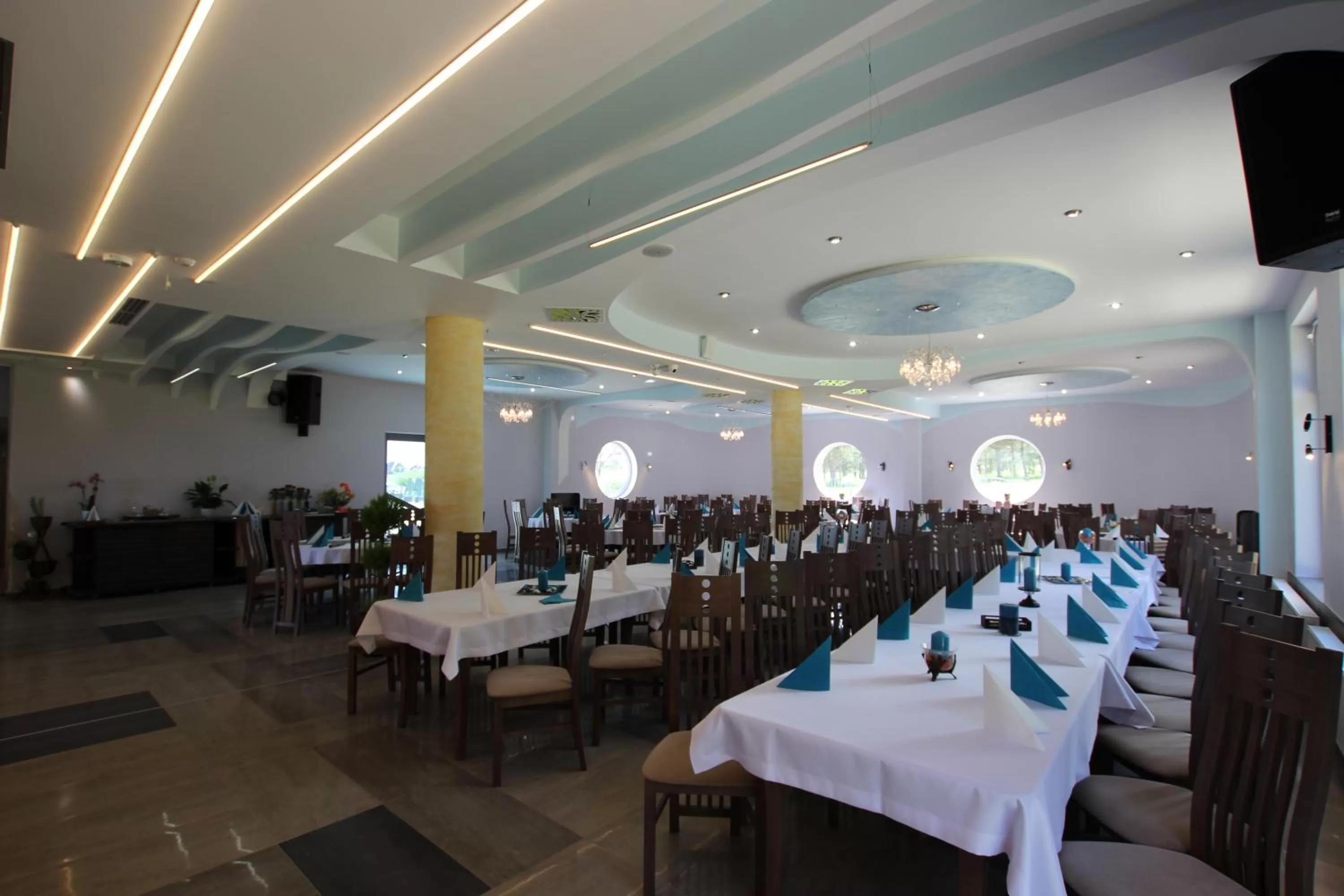 Restaurant/places to eat in Resident Rene