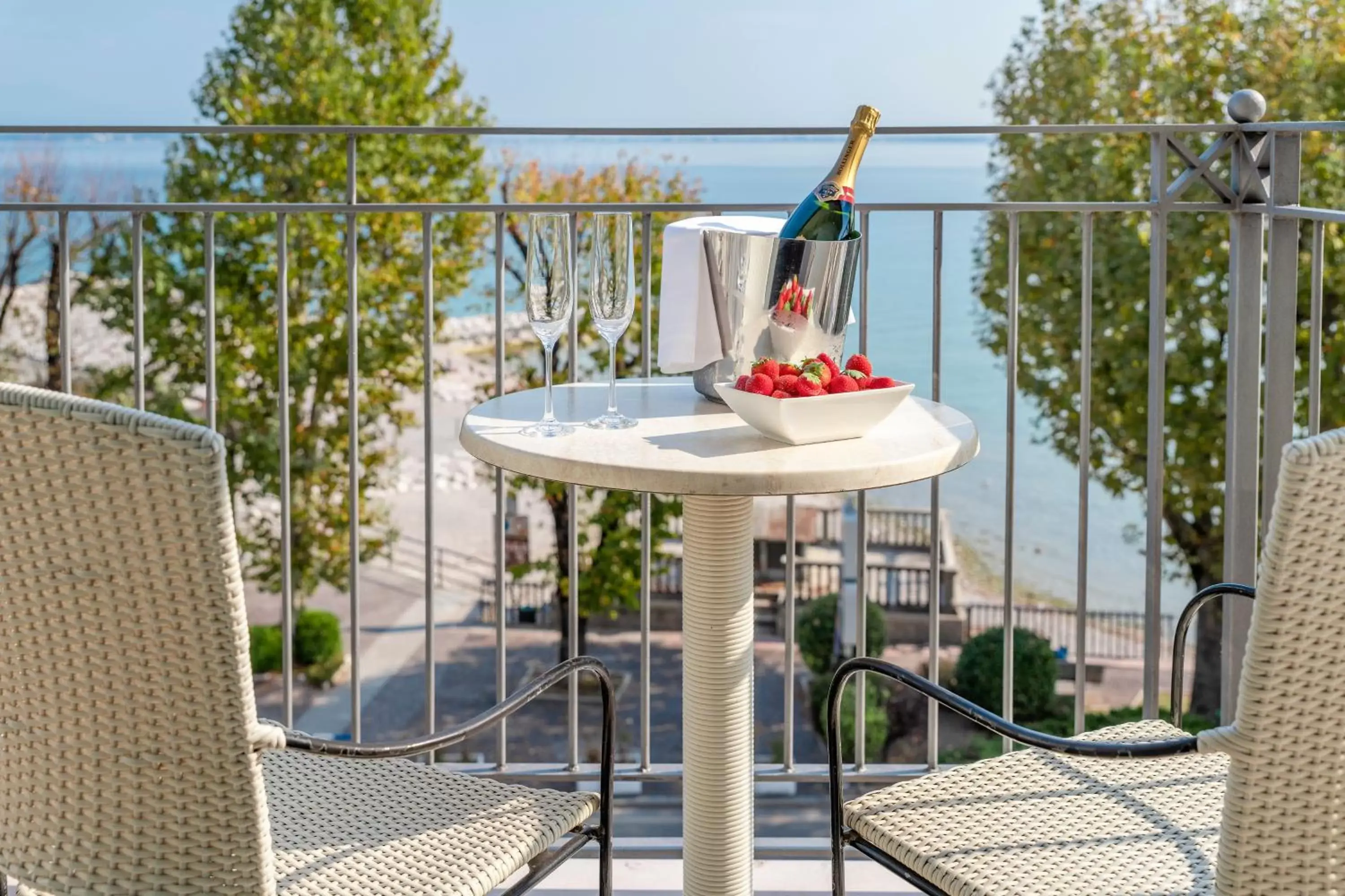 Lake view, Balcony/Terrace in Villa Rosa Hotel Desenzano