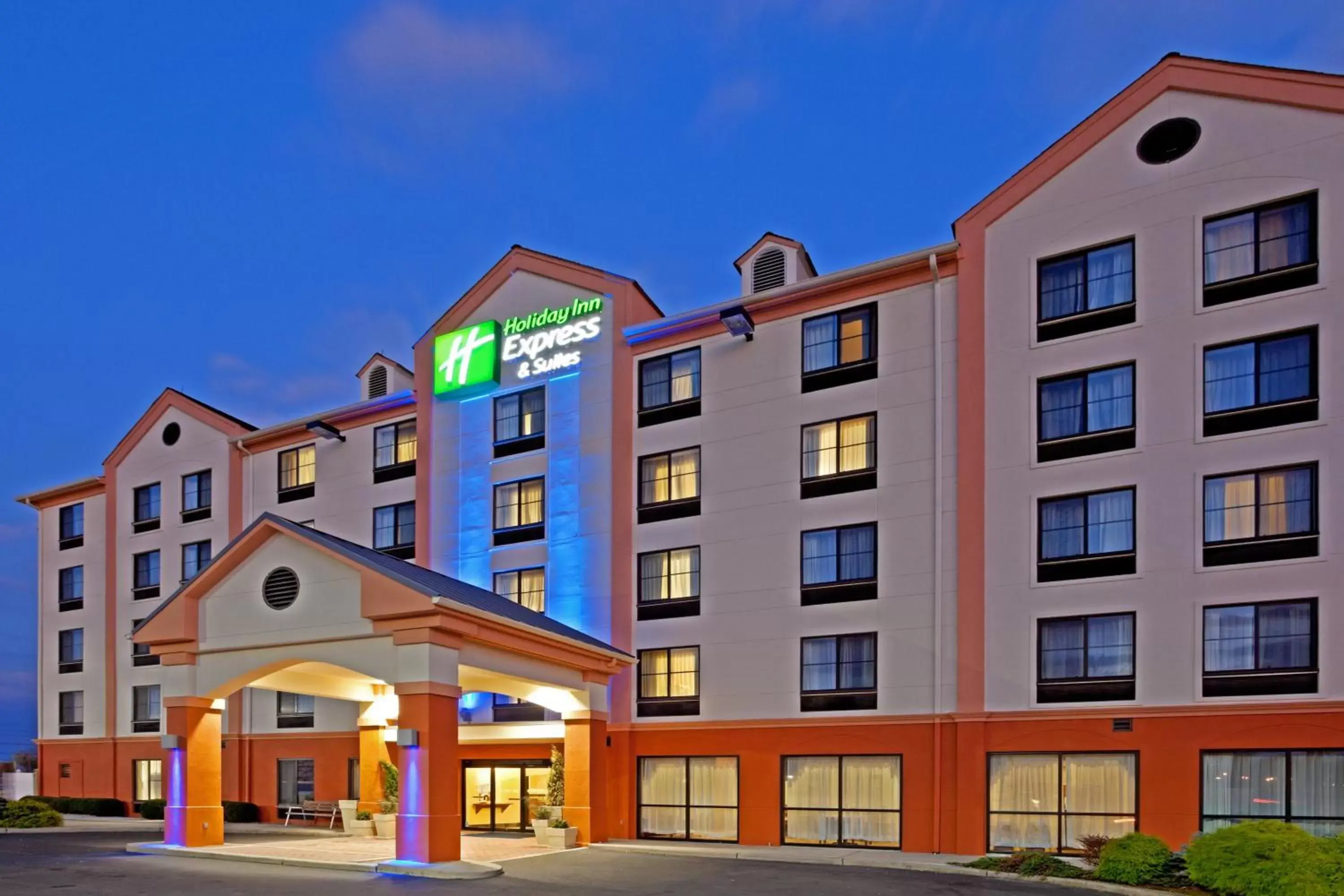 Property Building in Holiday Inn Express Hotel & Suites Meadowlands Area, an IHG Hotel