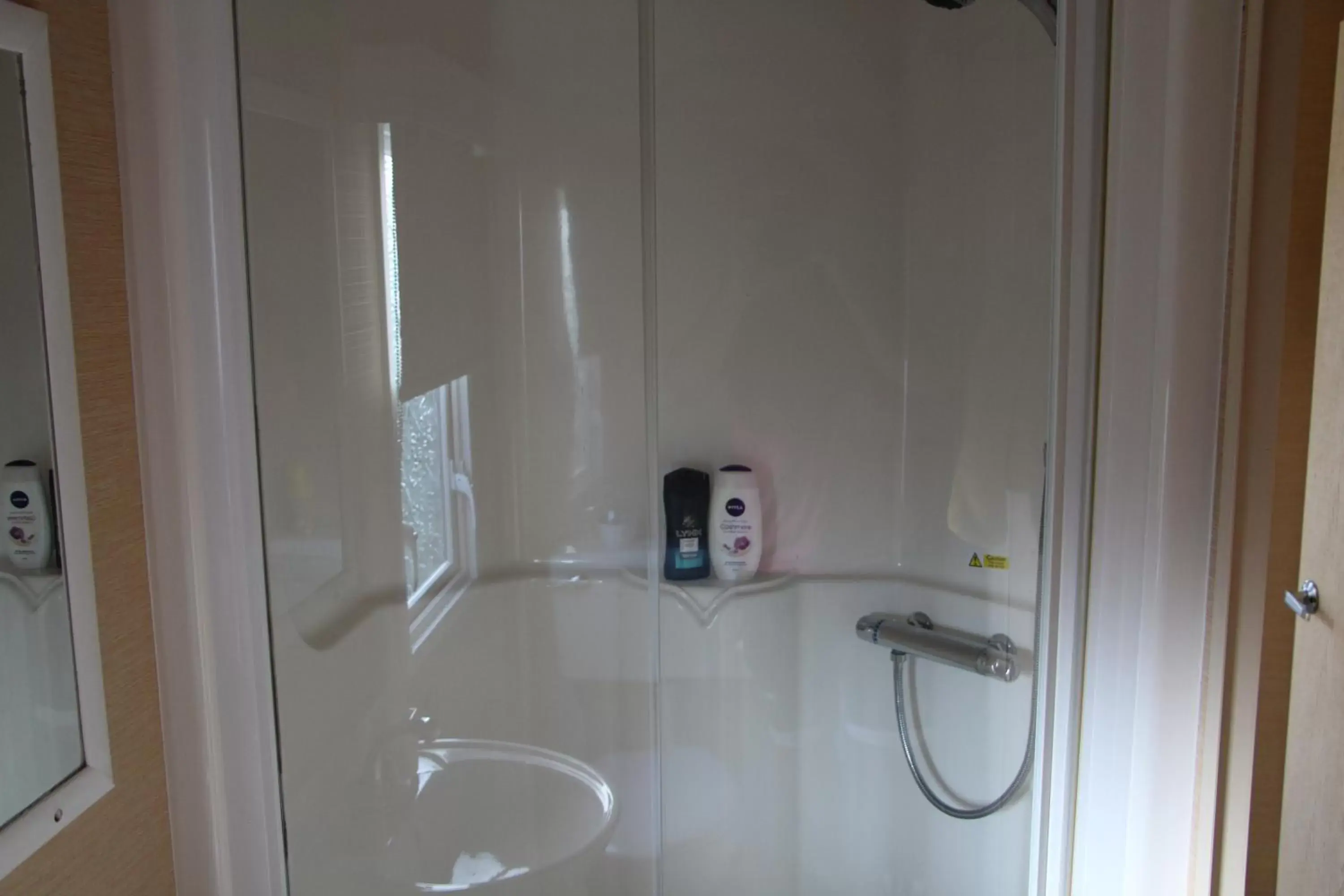 Shower, Bathroom in Melorne Farm Guest House