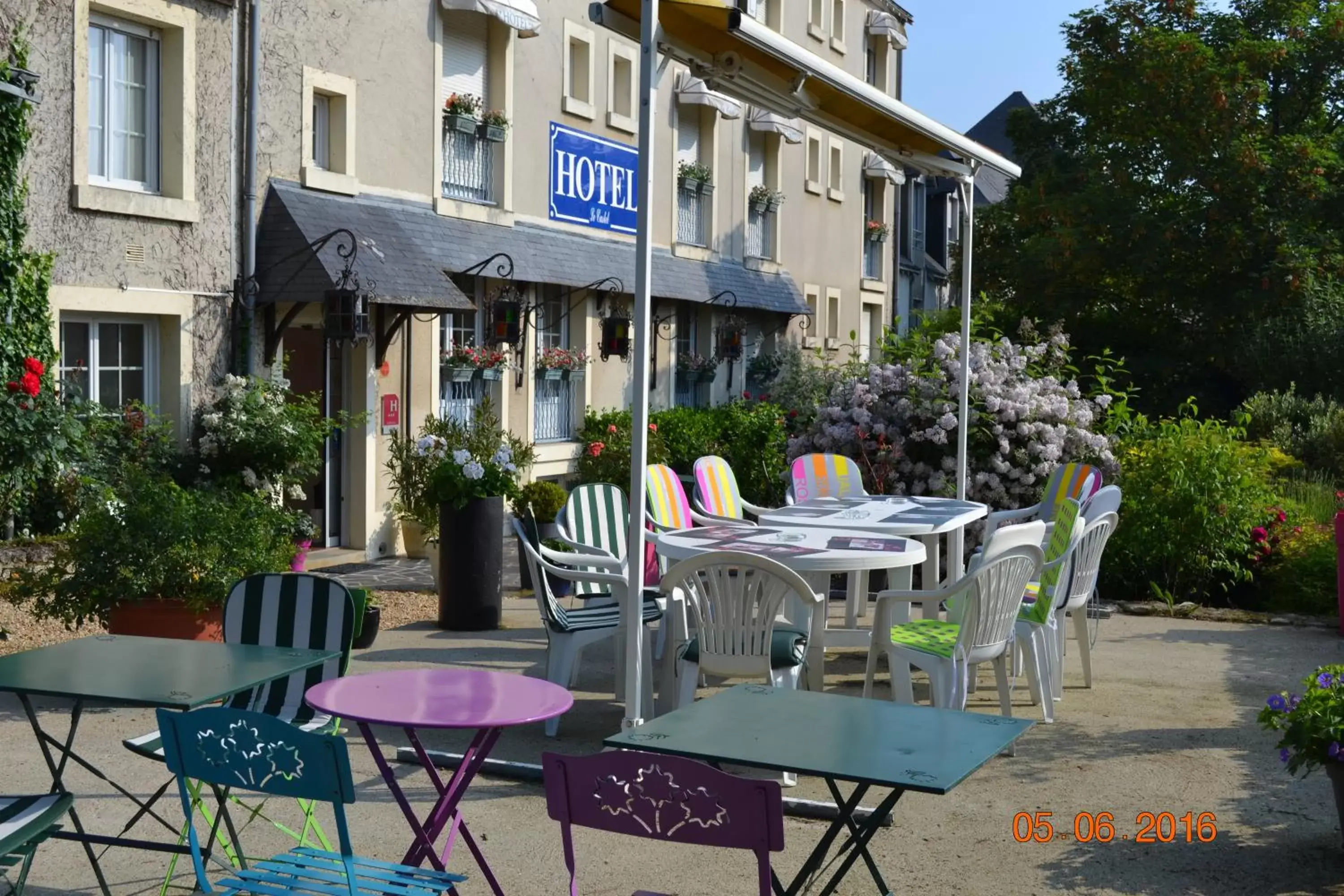 Patio, Restaurant/Places to Eat in Hôtel Le Castel