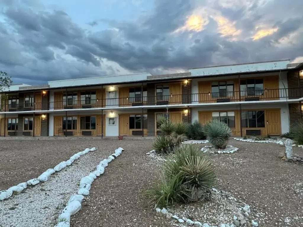 Property Building in Landmark Lookout Lodge