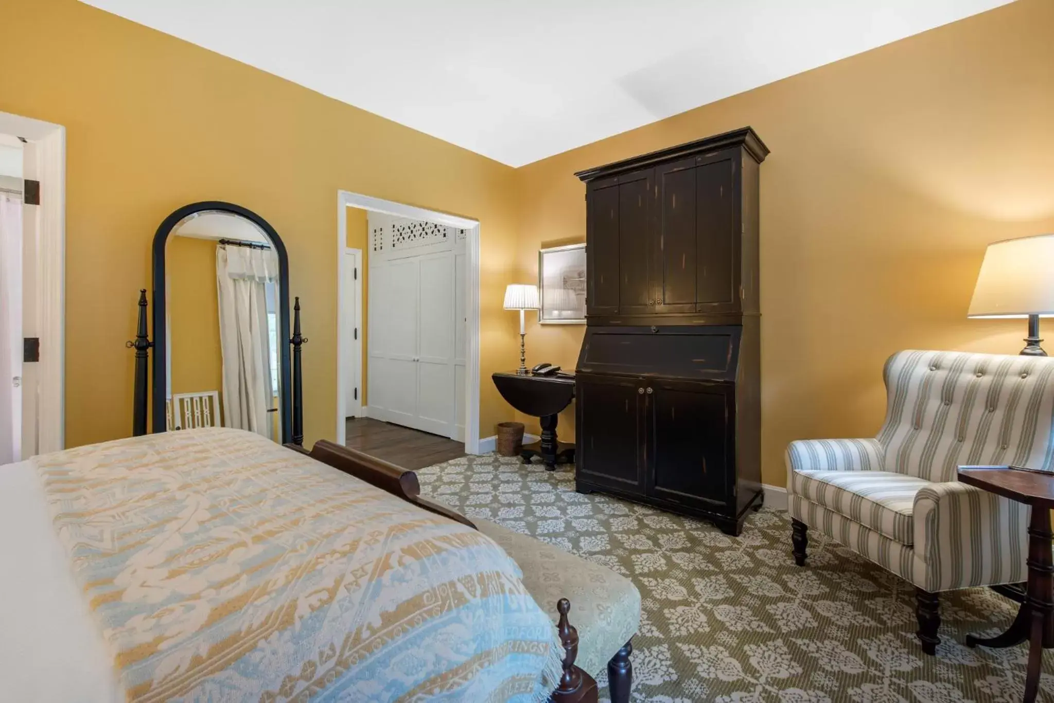 Photo of the whole room, Bed in Omni Bedford Springs Resort