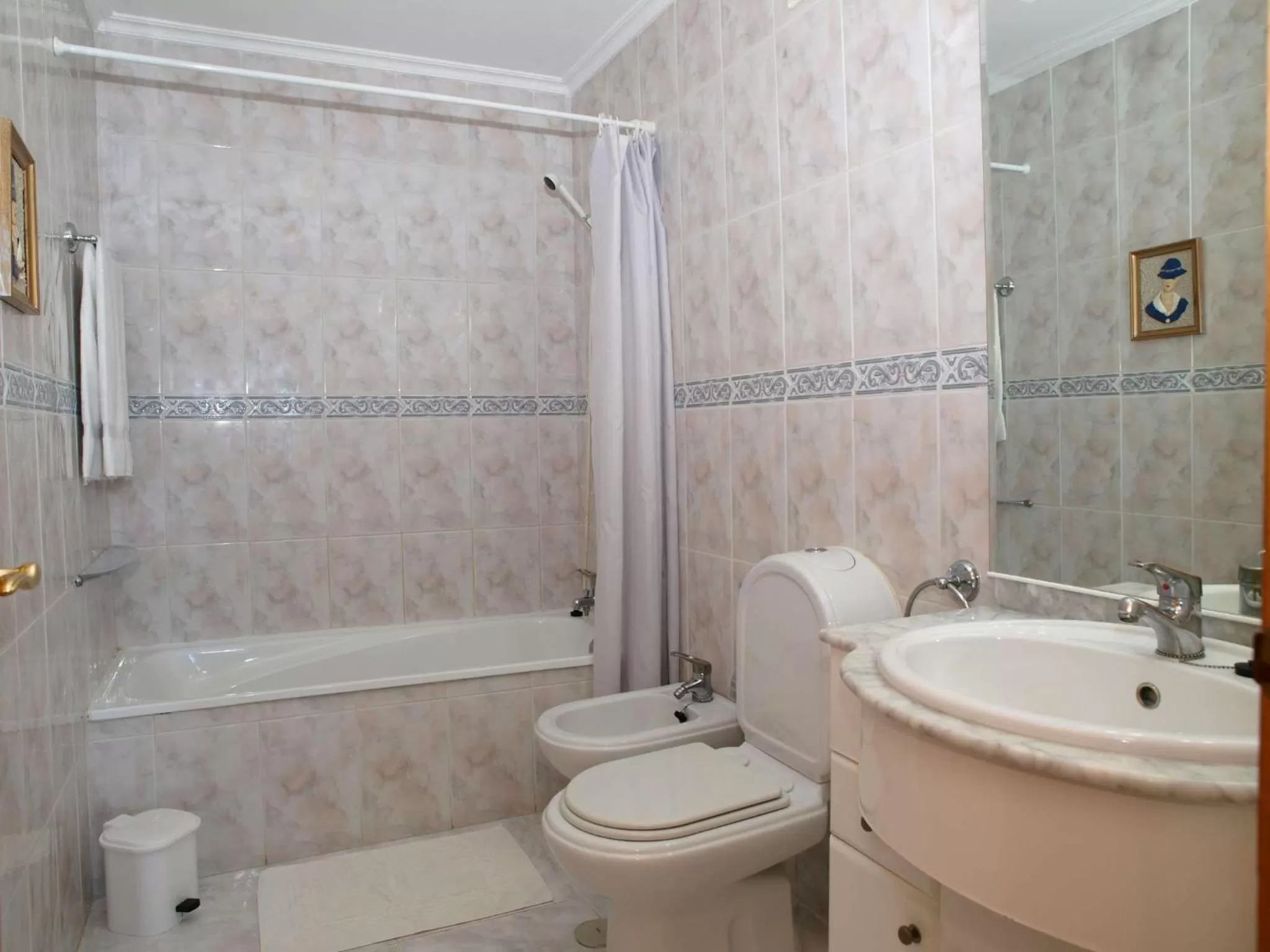 Bathroom in Apartamentos Jardins da Rocha