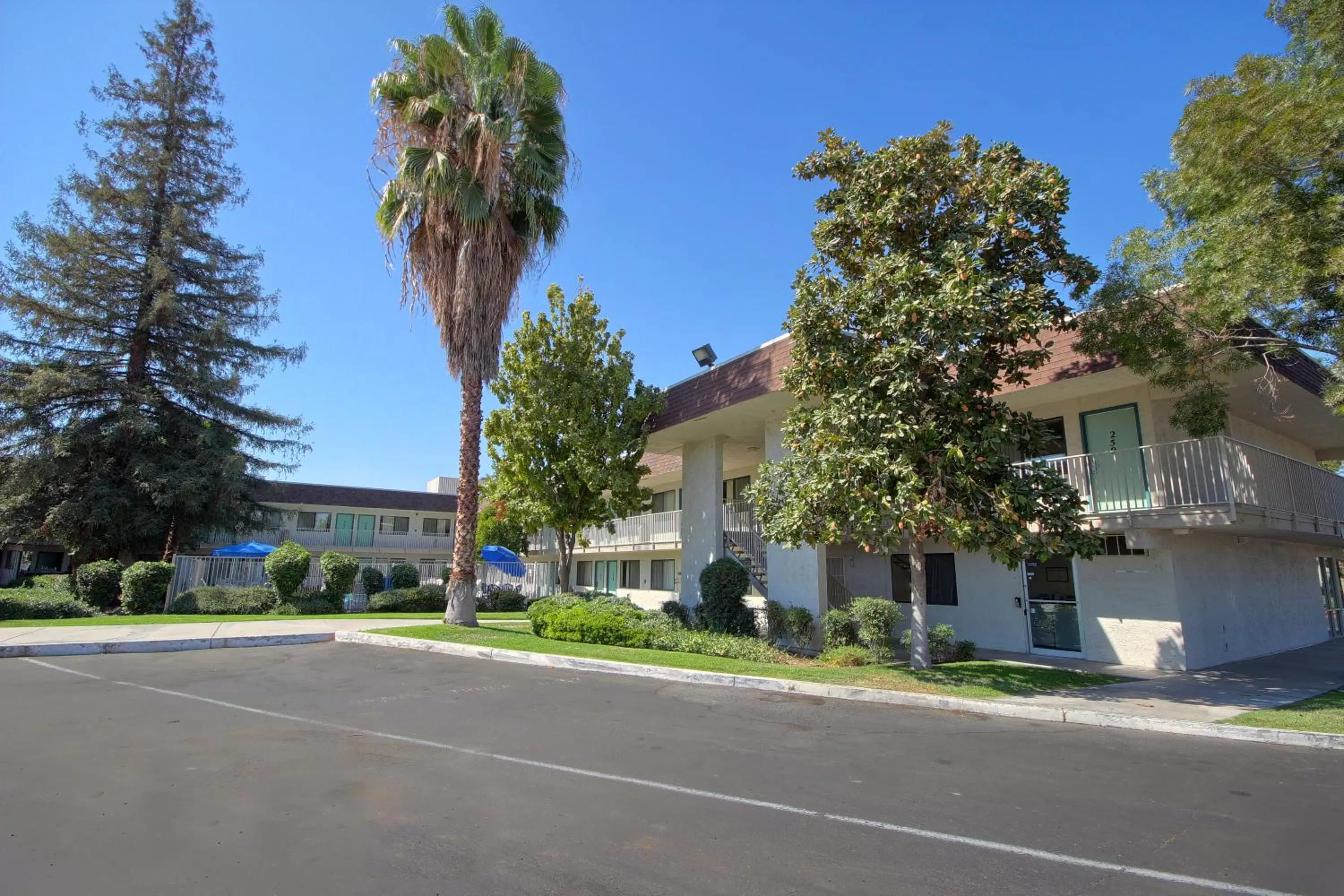 Property building in Motel 6-Porterville, CA