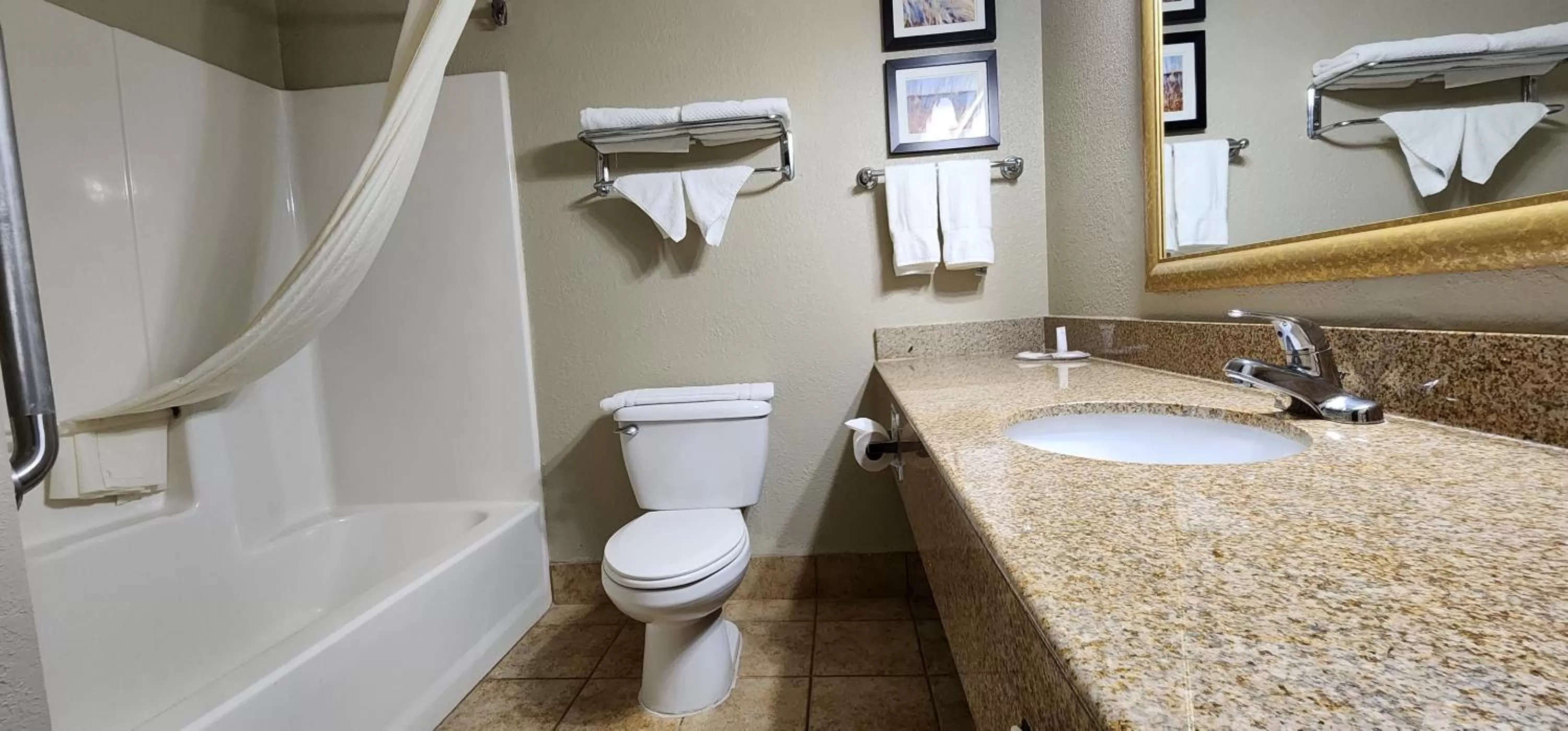 Bathroom in Comfort Inn & Suites Shakopee Downtown Area