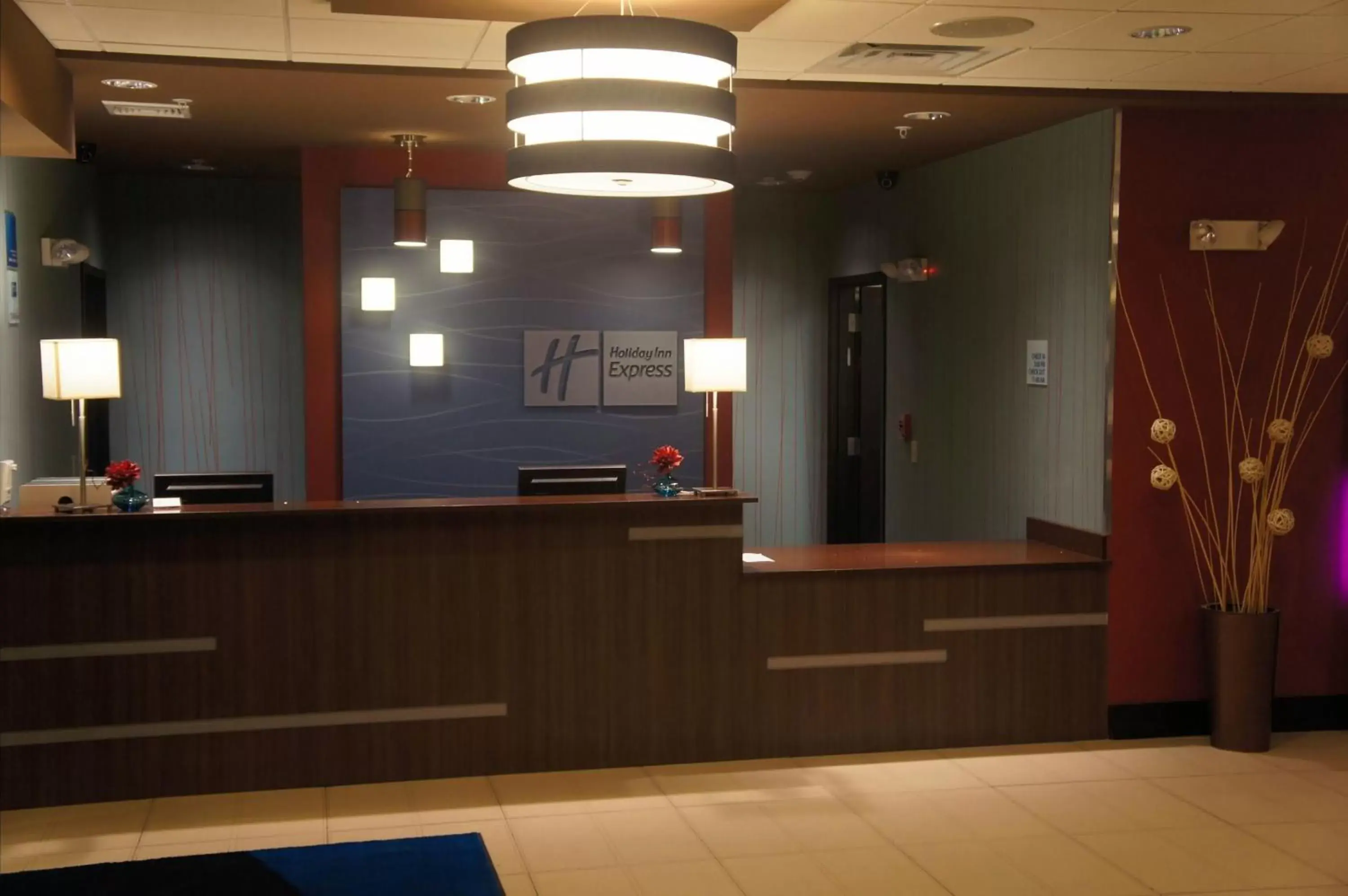 Property building, Lobby/Reception in Holiday Inn Express & Suites Northeast, an IHG Hotel