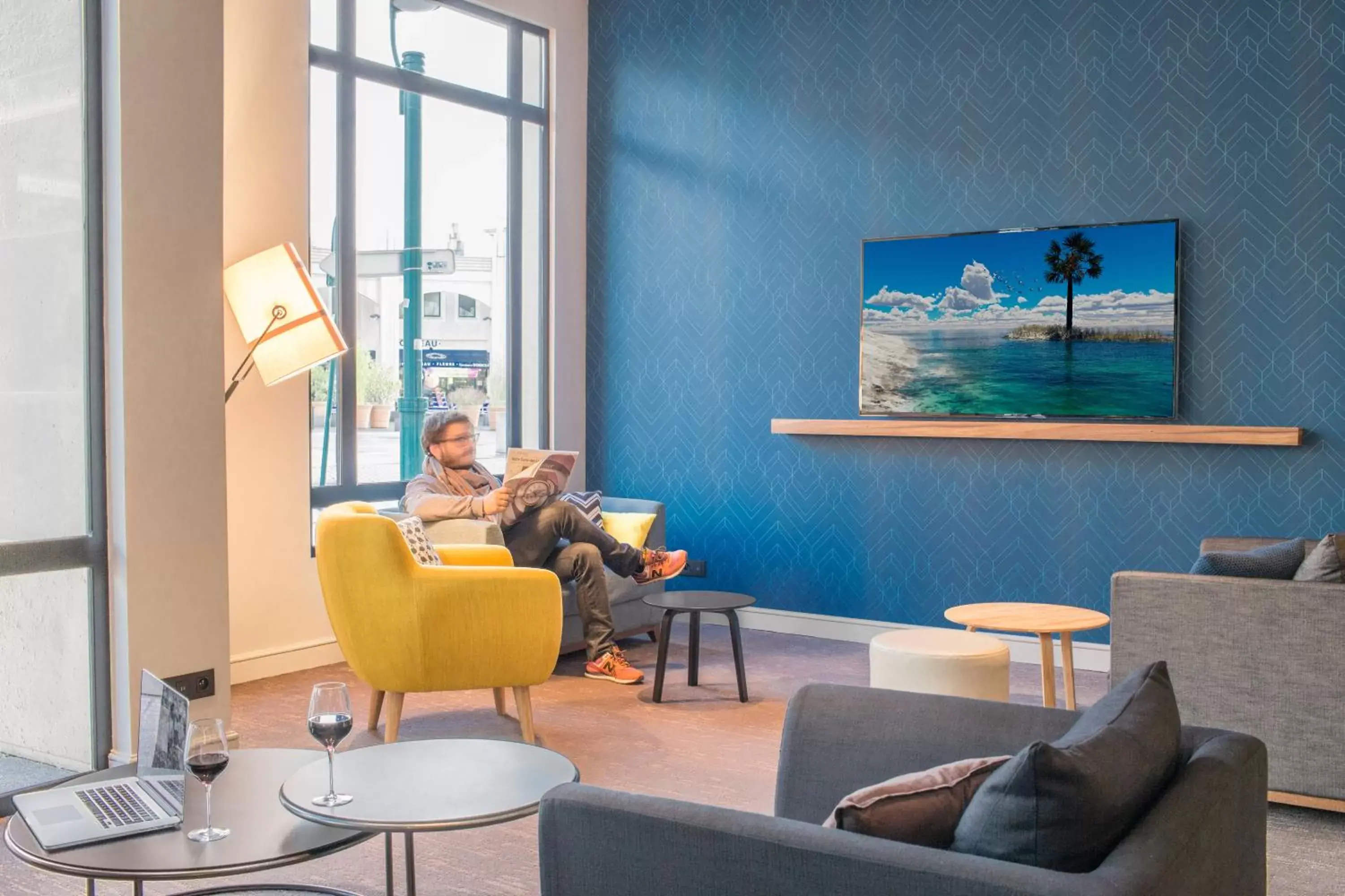 Communal lounge/ TV room in L'Elysée Val d'Europe