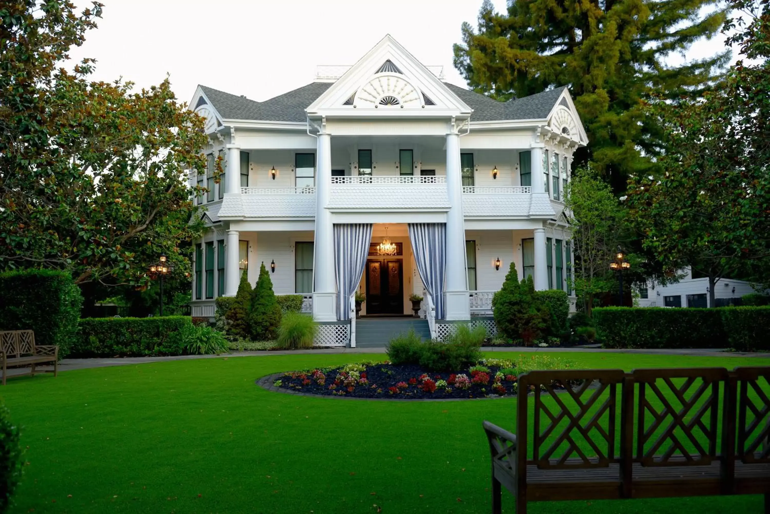 Property Building in The White House Inn & Spa