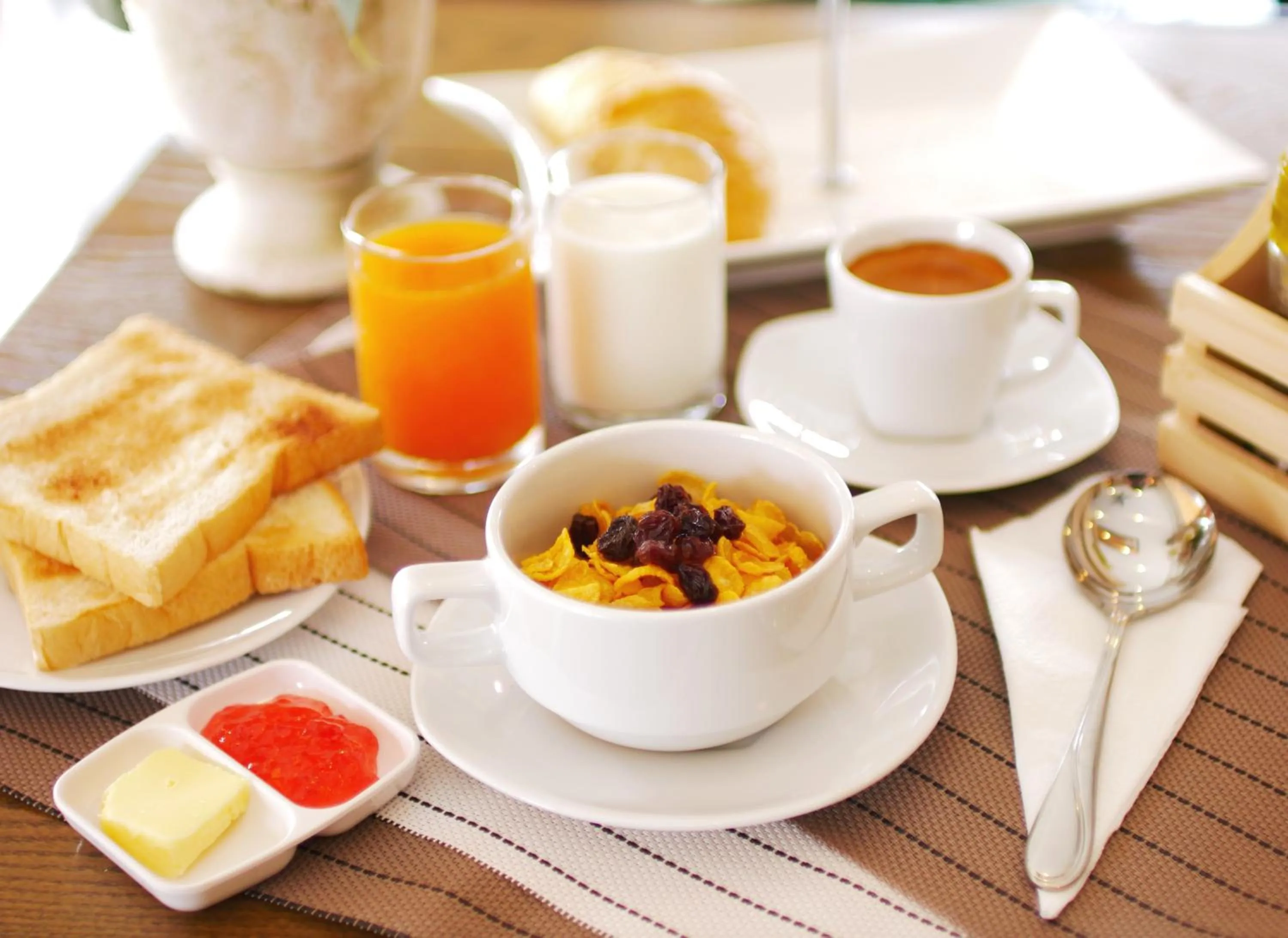 Restaurant/places to eat in Breezotel - SHA Certified