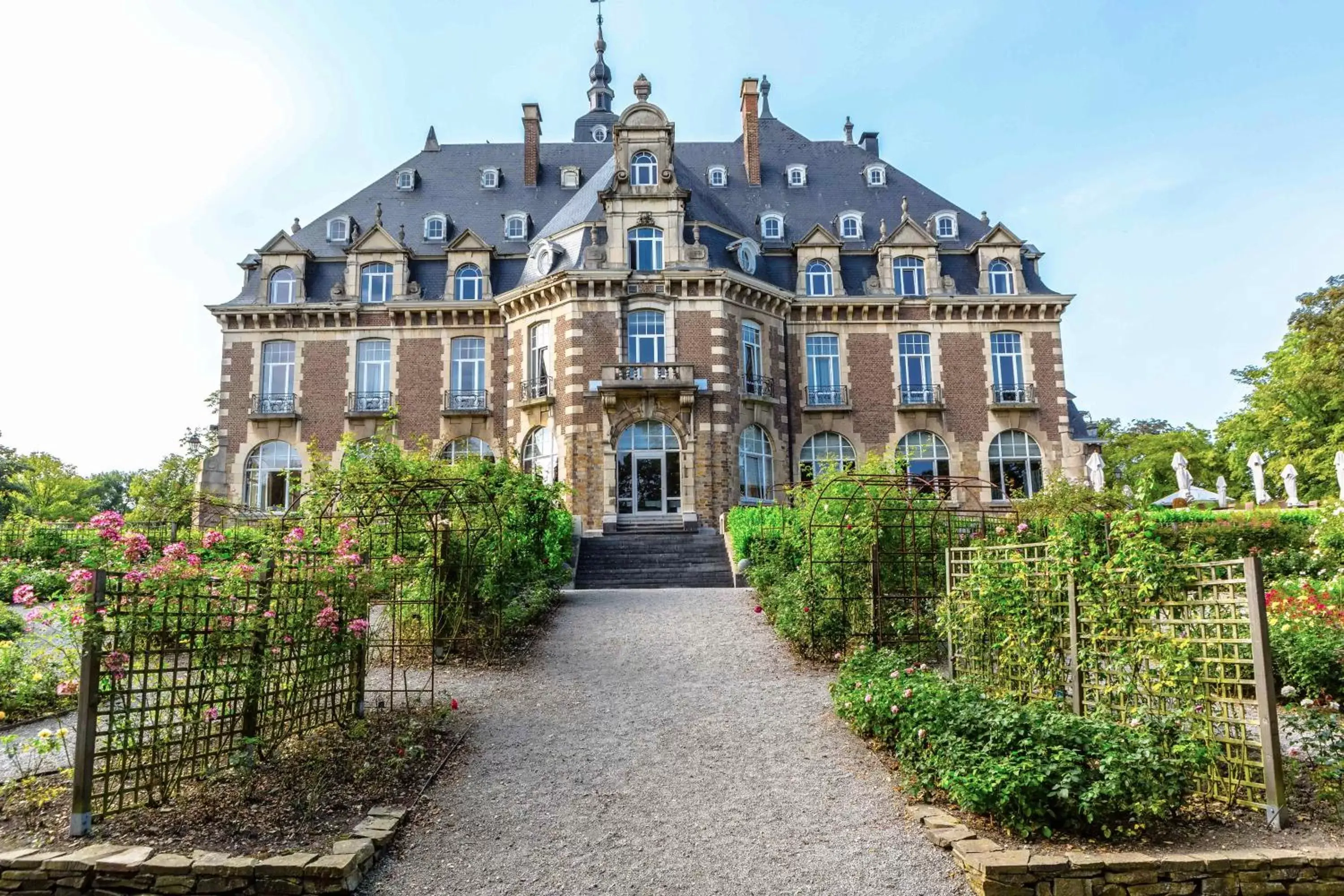 Facade/entrance, Property Building in Le Chateau de Namur