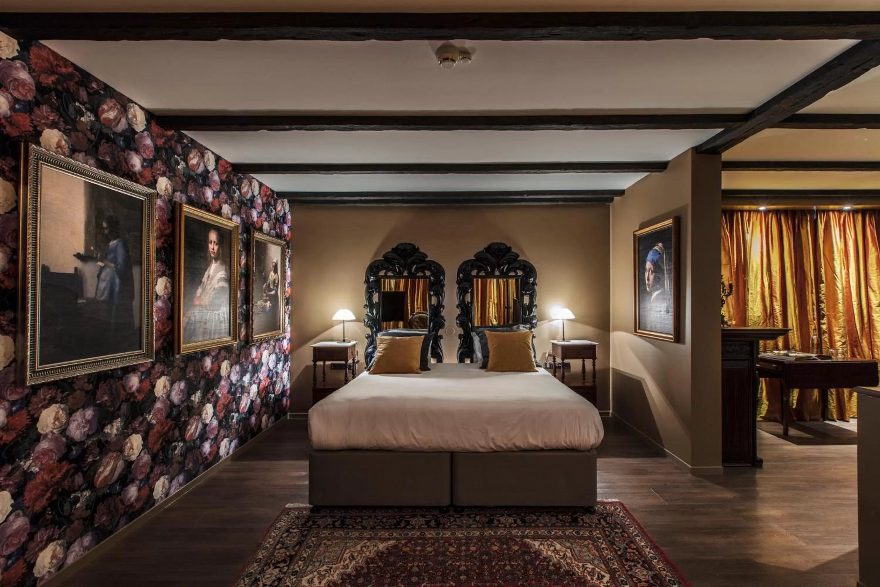 Bed in Hotel Mitland