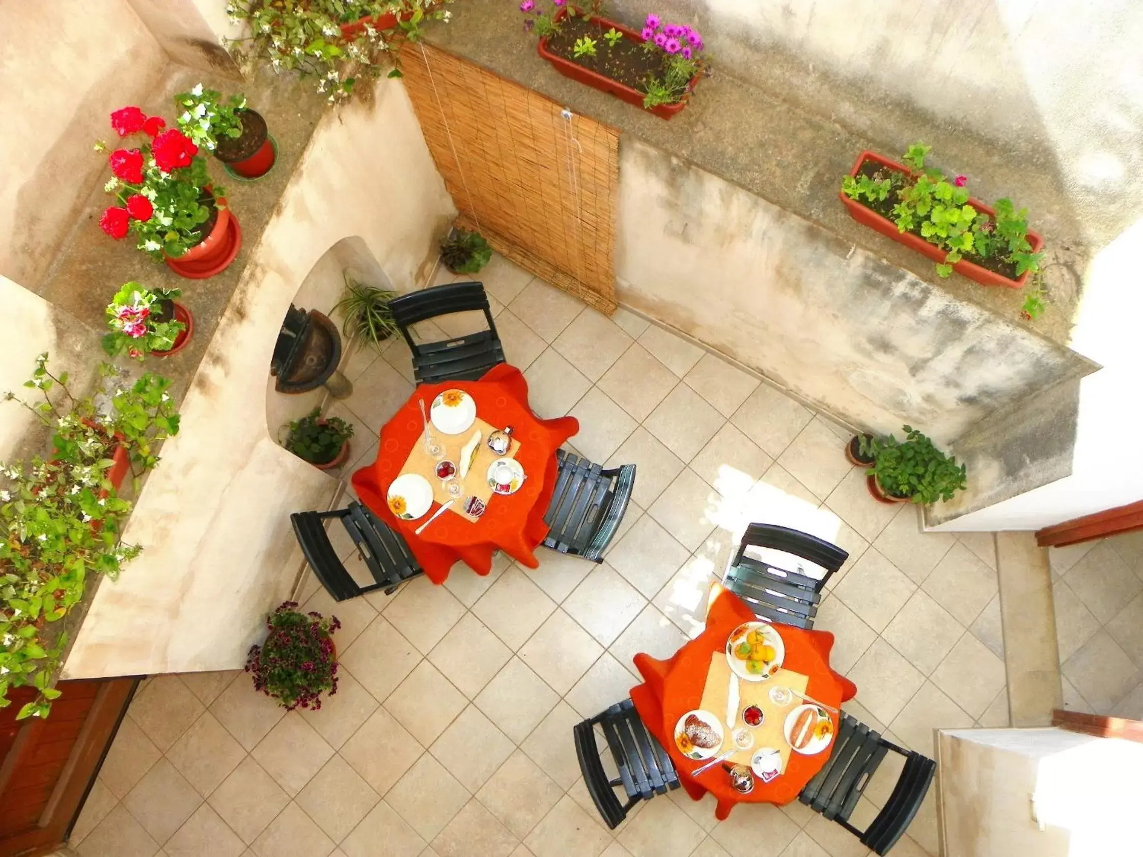 Balcony/Terrace, Restaurant/Places to Eat in Cloris Guest House