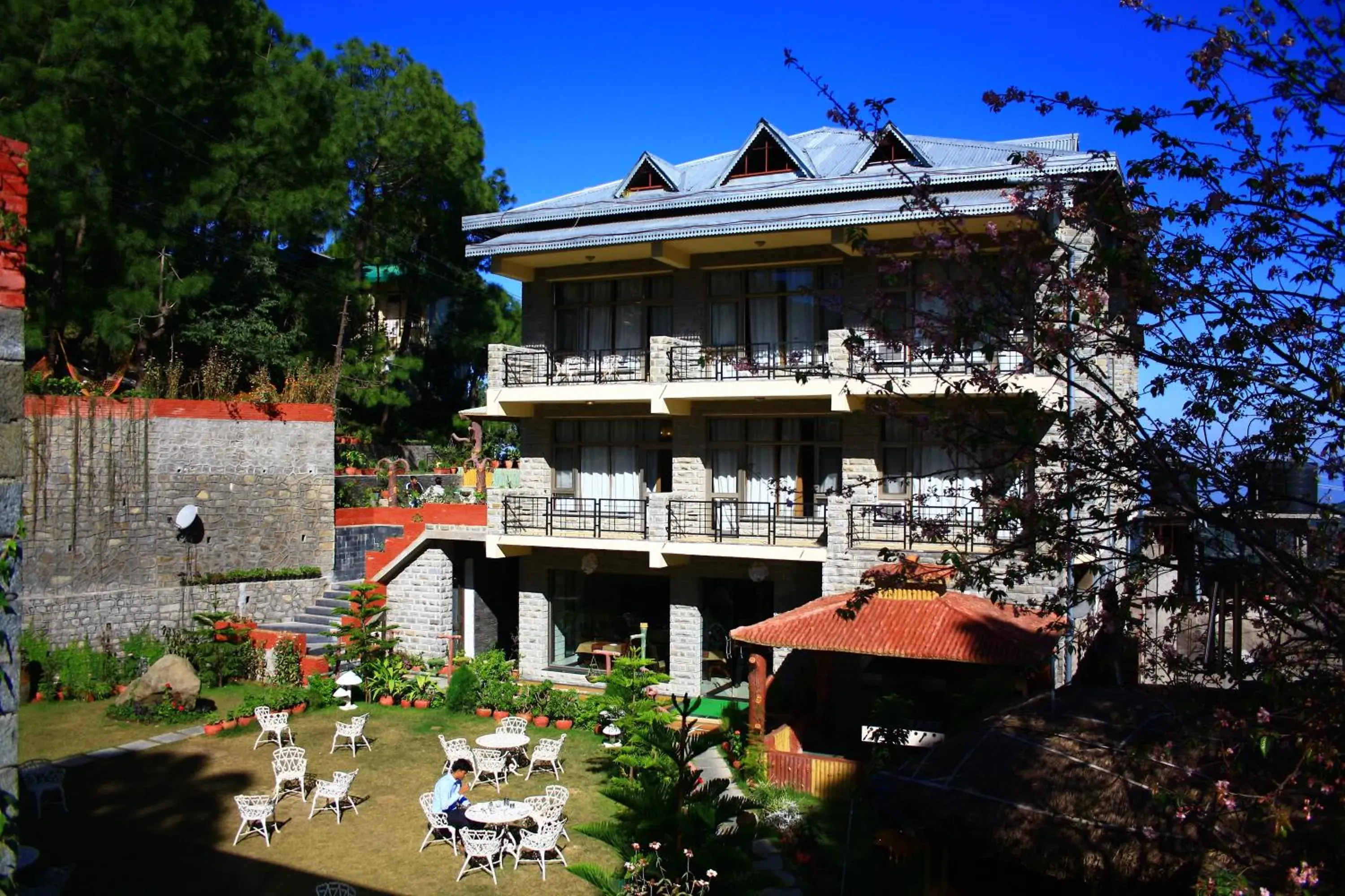 Garden view, Property Building in Kasauli Castle Resort