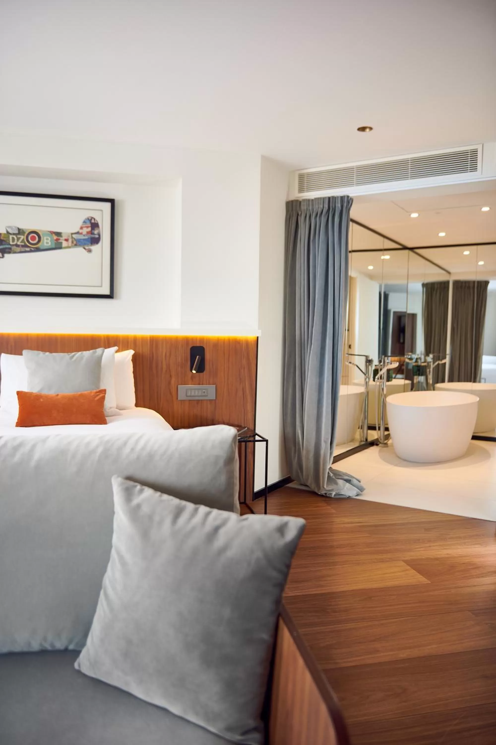 Bed in Melia White House Hotel