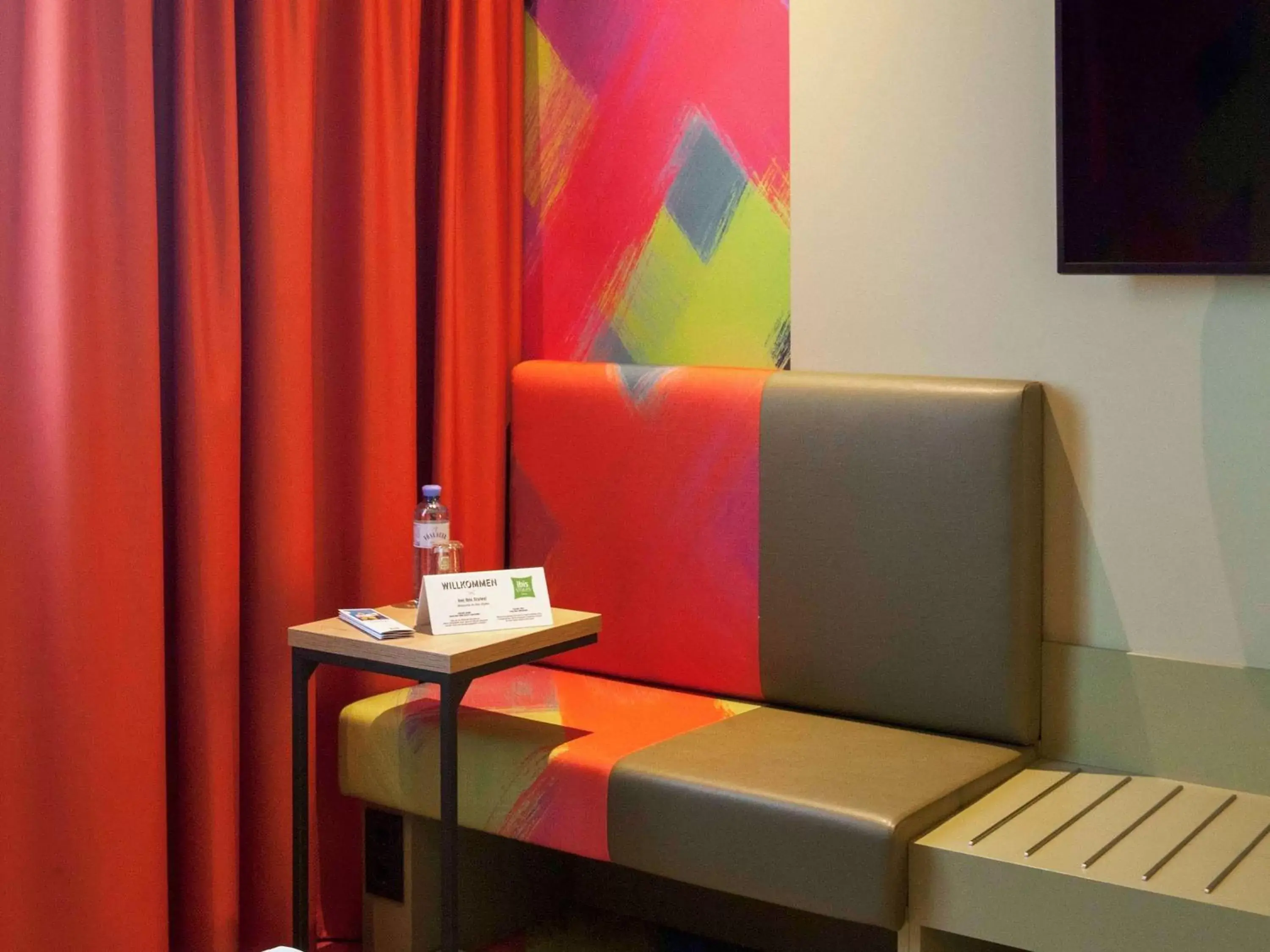 Photo of the whole room, Seating Area in ibis Styles Parndorf Neusiedler See