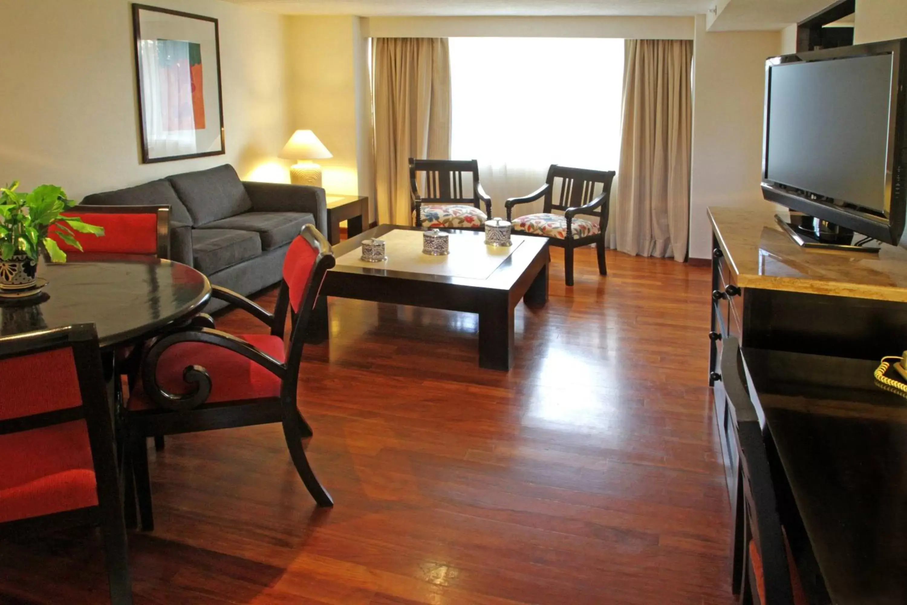 Living room, Seating Area in Marriott Puebla Hotel Meson del Angel