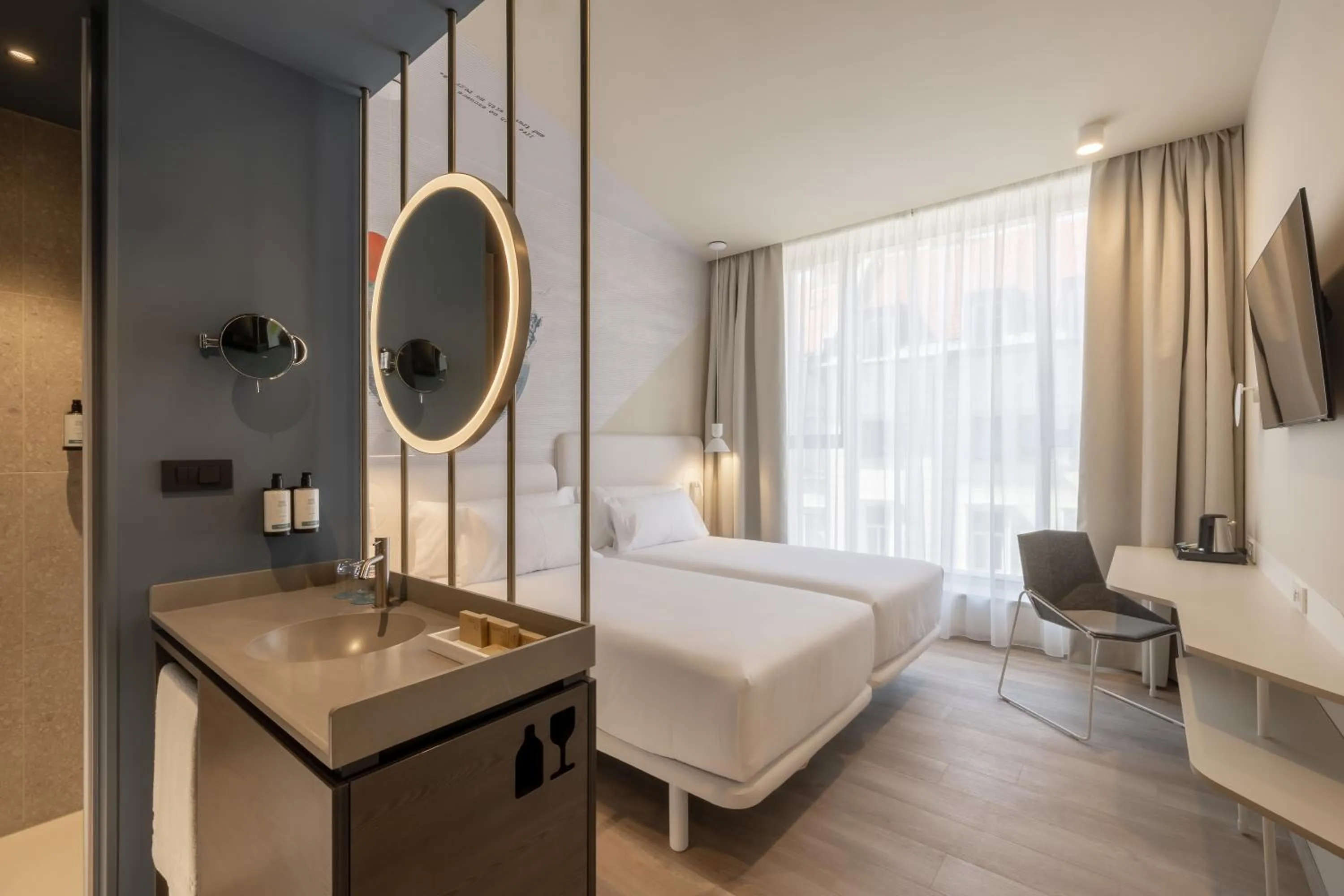 Photo of the whole room, Bed in Occidental Ljubljana