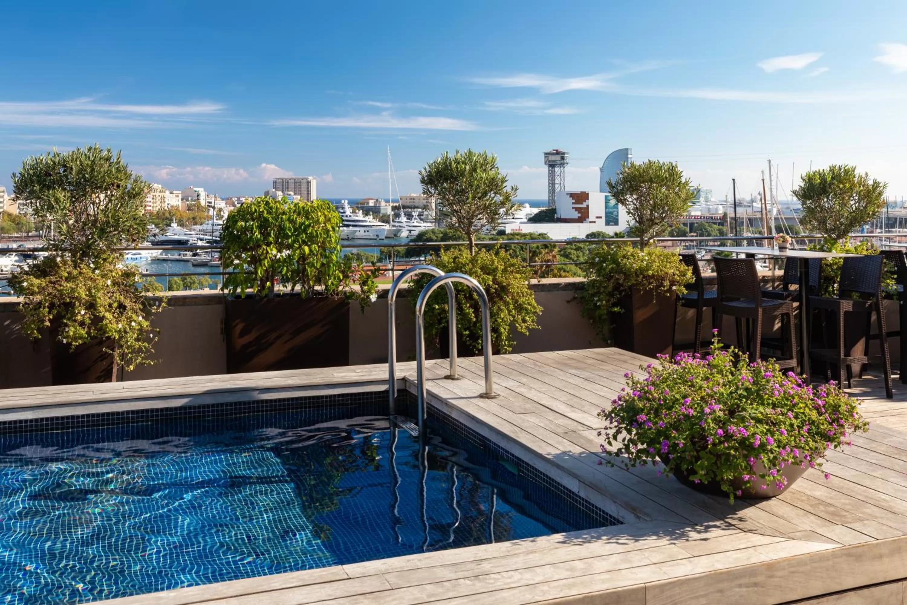 Swimming pool in Duquesa Suites Landmark Hotel by Grup Duquessa