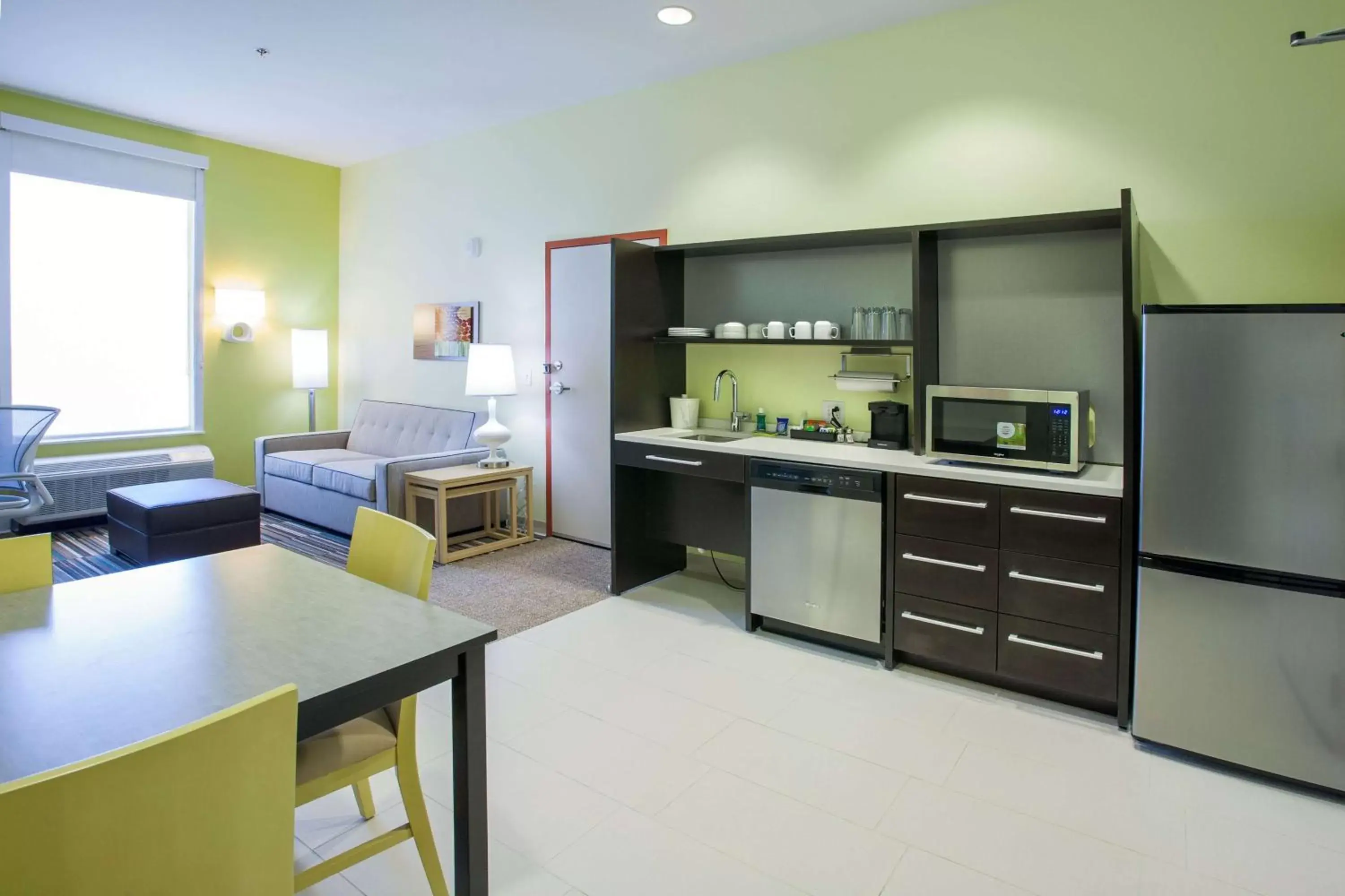 Living room, Kitchen/Kitchenette in Home2 Suites by Hilton Brownsville