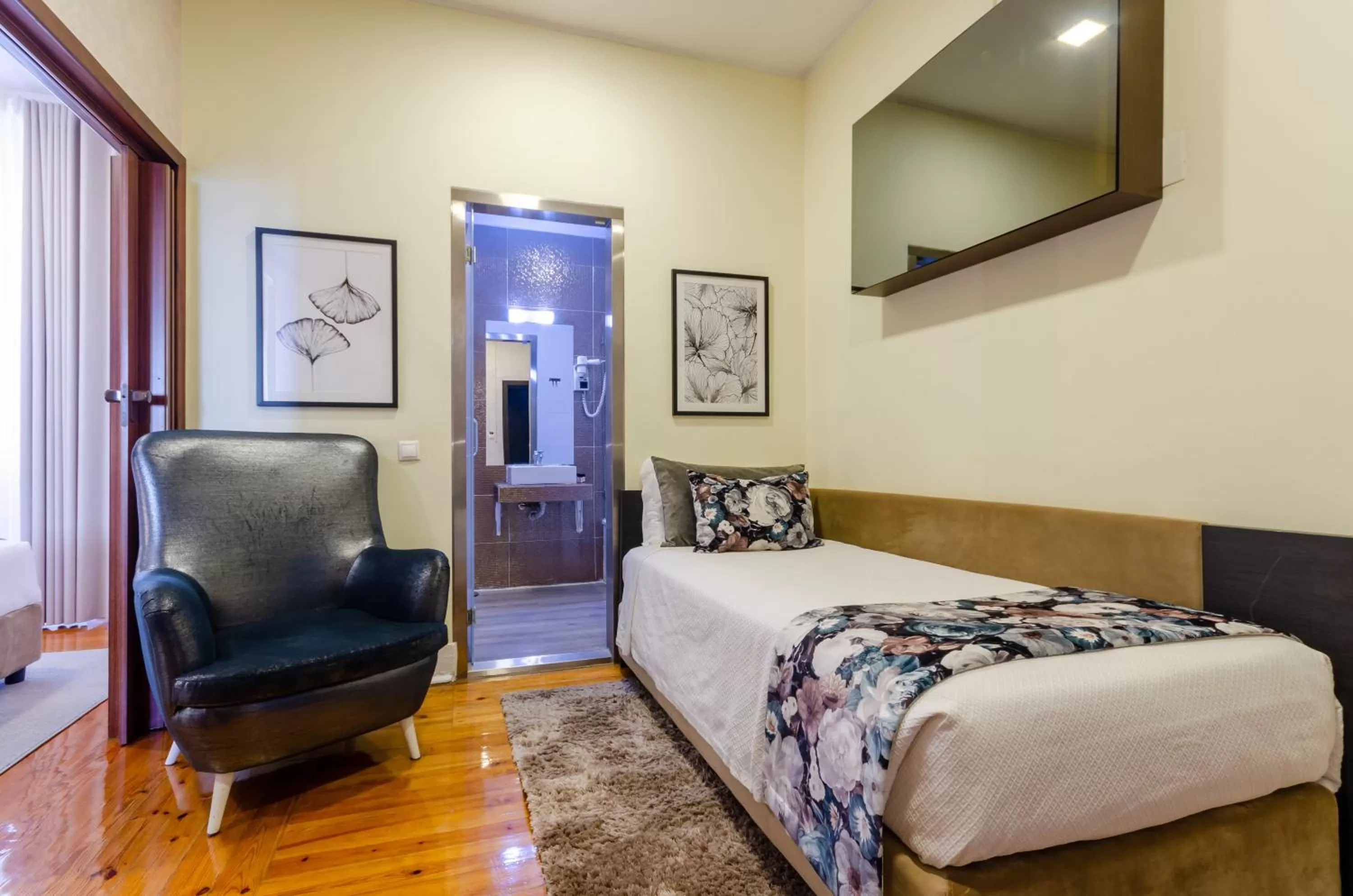 Photo of the whole room, Bed in Hotel INN Rossio