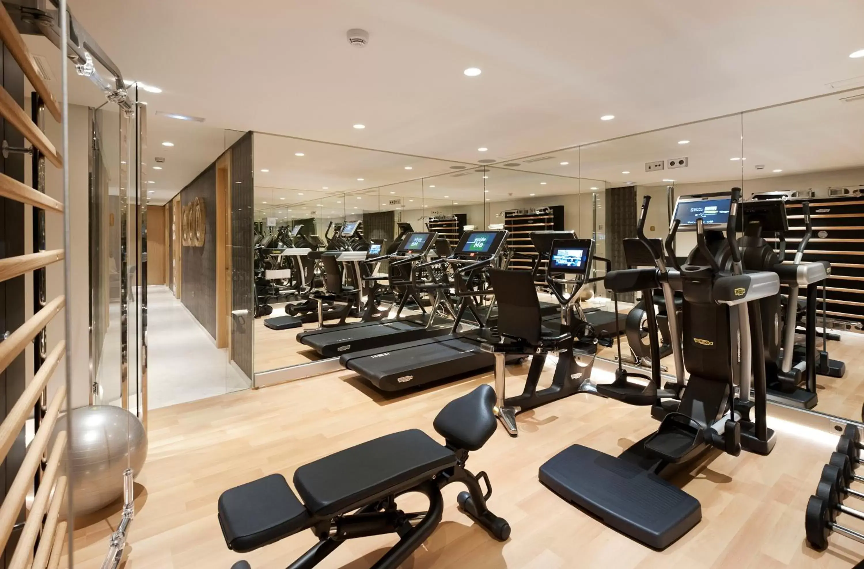 Fitness centre/facilities, Fitness Center/Facilities in El Lodge, Ski & Spa