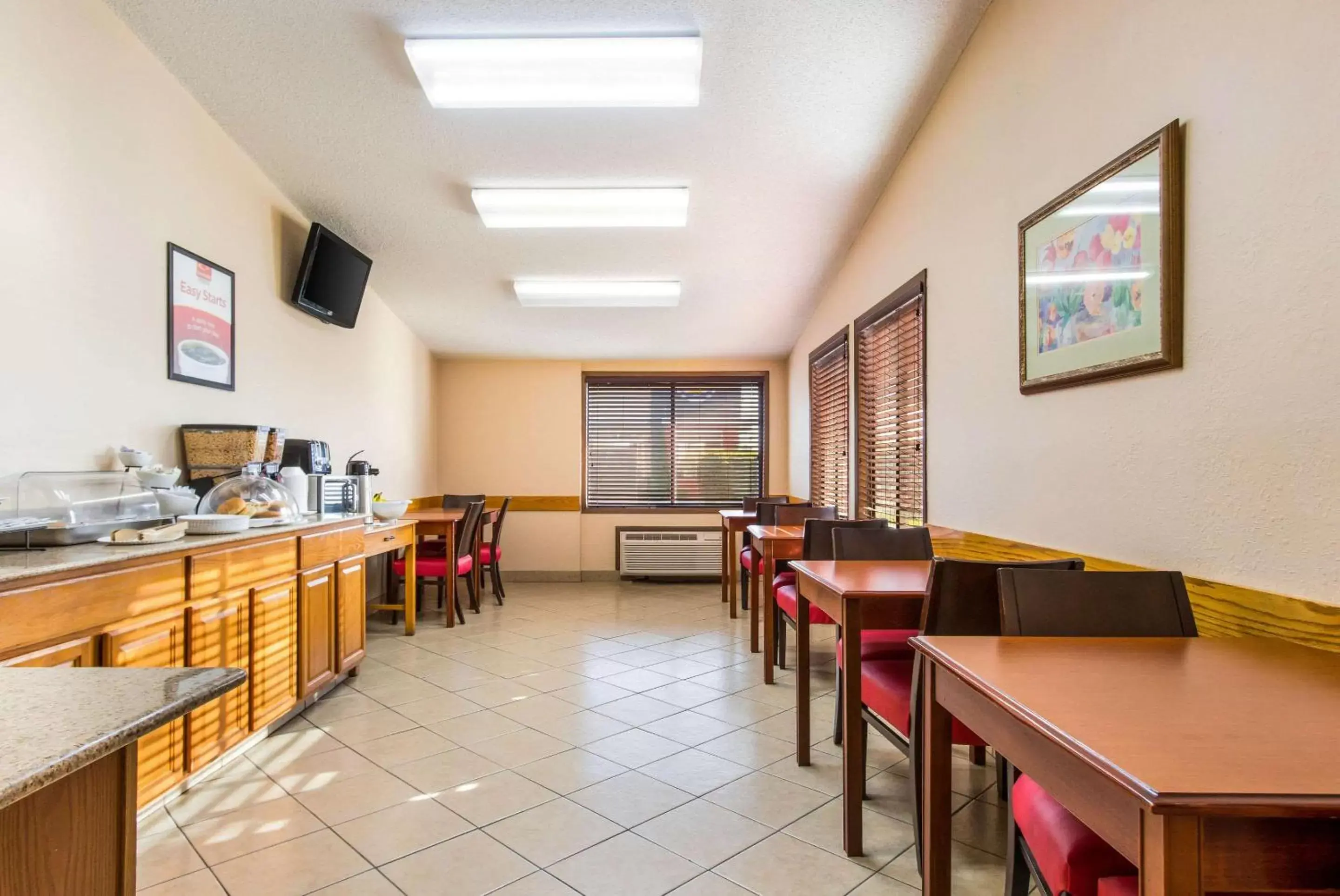 Restaurant/Places to Eat in Econo Lodge Norwalk