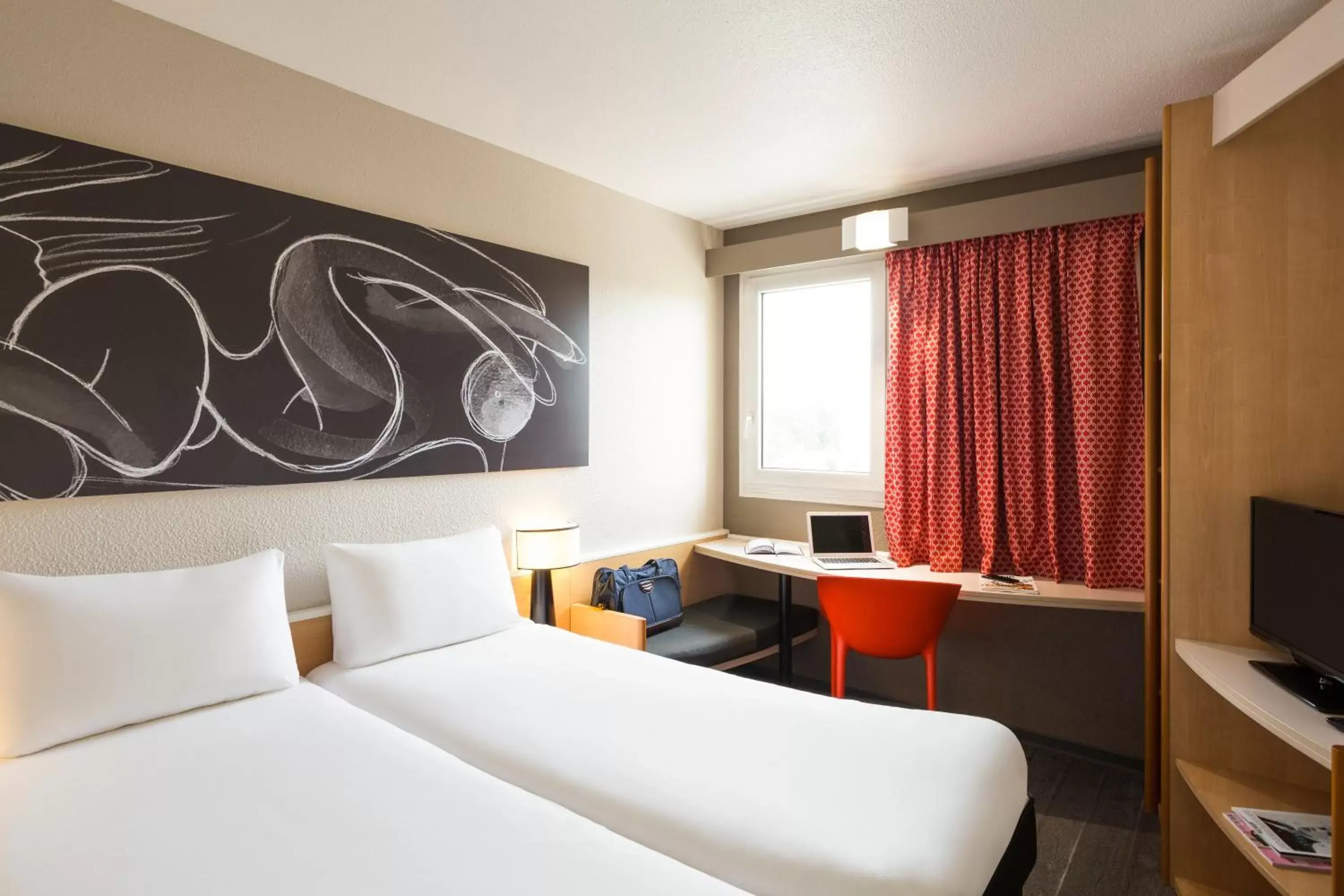 Bed in ibis Bordeaux Mérignac