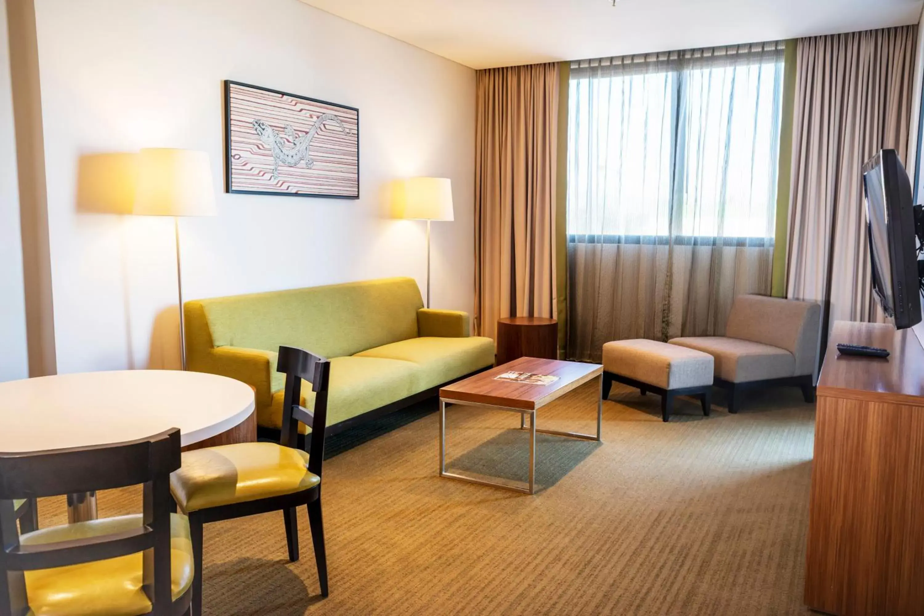 Photo of the whole room, Seating Area in Holiday Inn & Suites Port Moresby, an IHG Hotel