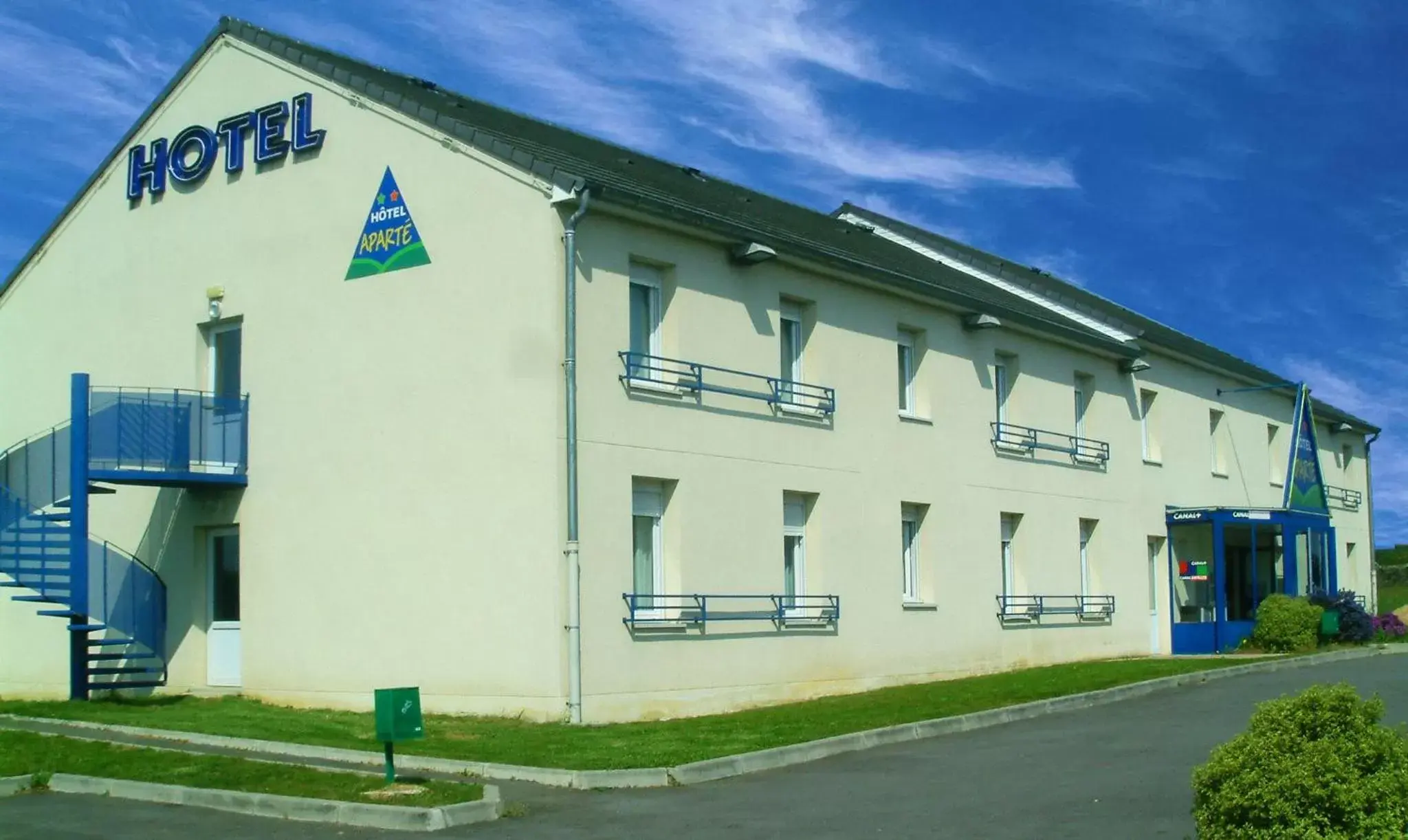 Facade/entrance, Property Building in Hôtel Akena Nantes Porte de Sainte Luce