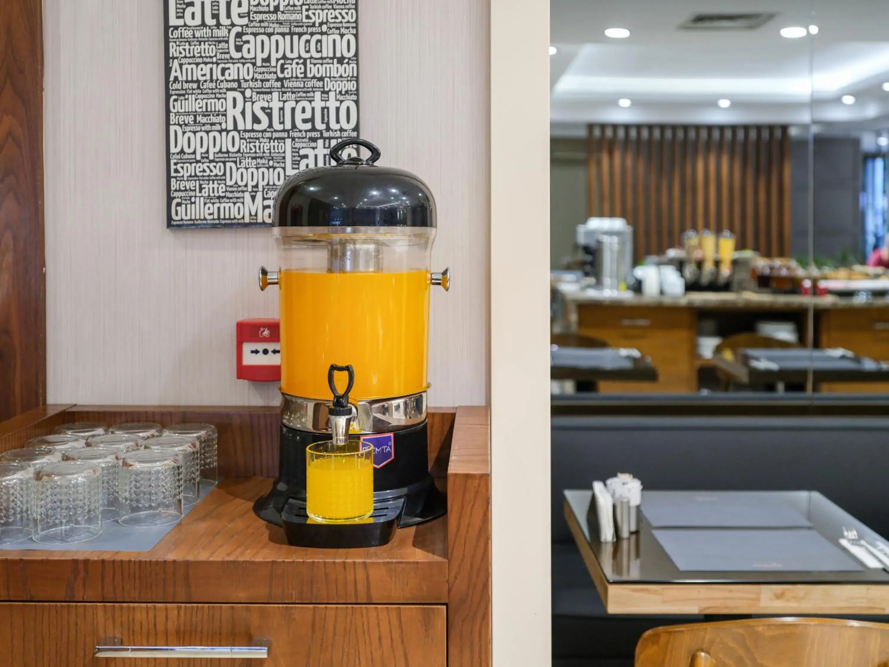 Coffee/tea facilities, Restaurant/Places to Eat in Merlin Hotel İstanbul